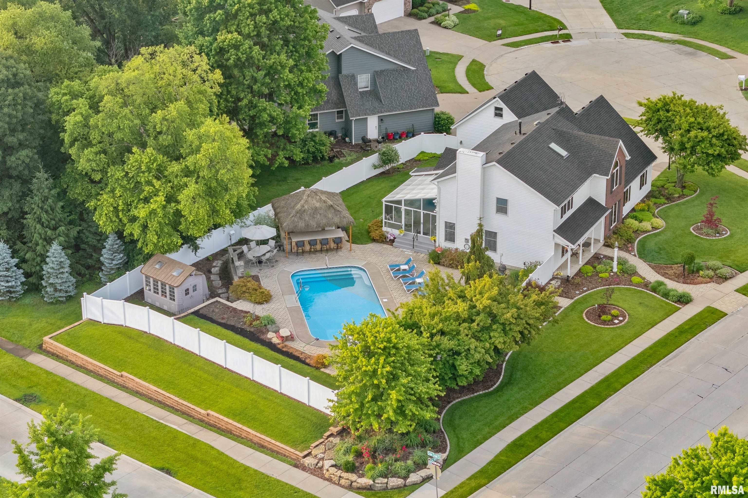 4513 Stone Haven Drive, Bettendorf, Iowa image 1