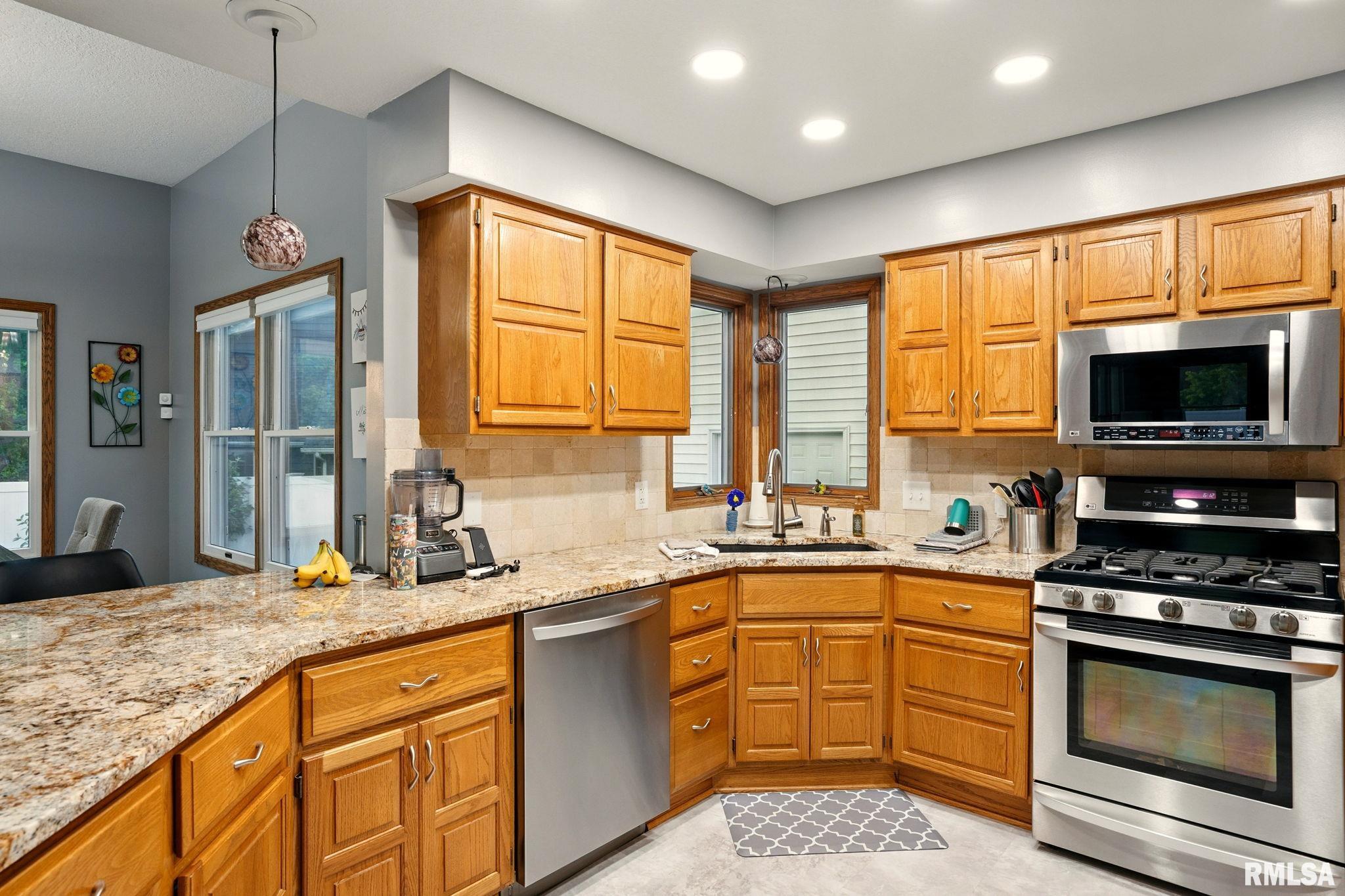 4513 Stone Haven Drive, Bettendorf, Iowa image 13