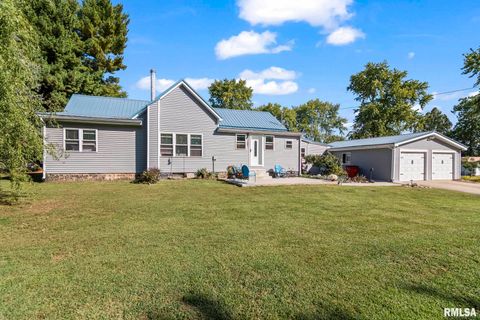 Homes For Sale - 308 Dayton Street<br/> Shelby County, Tower Hill, IL 62571