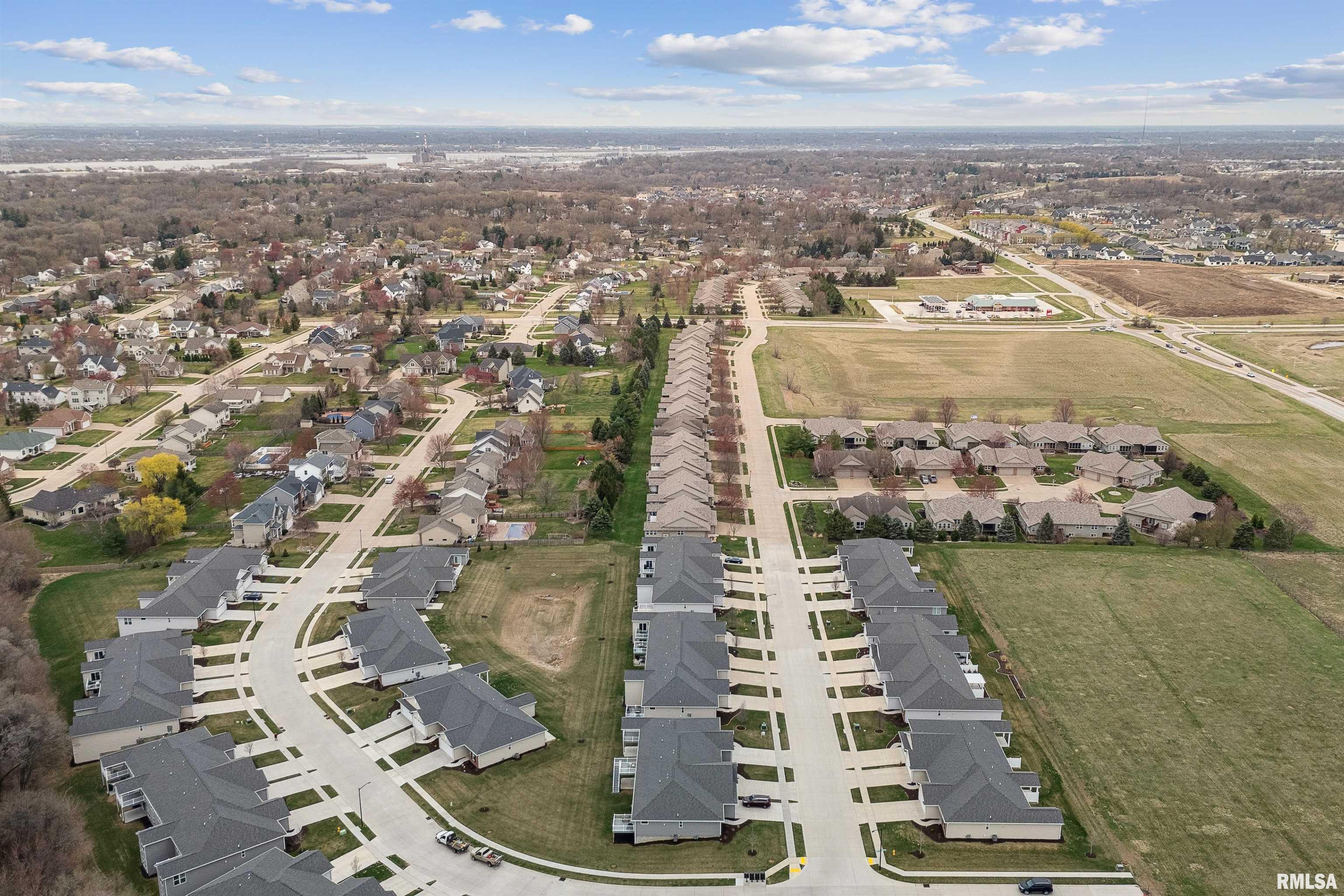 5691 Red Fox Road, Bettendorf, Iowa image 30