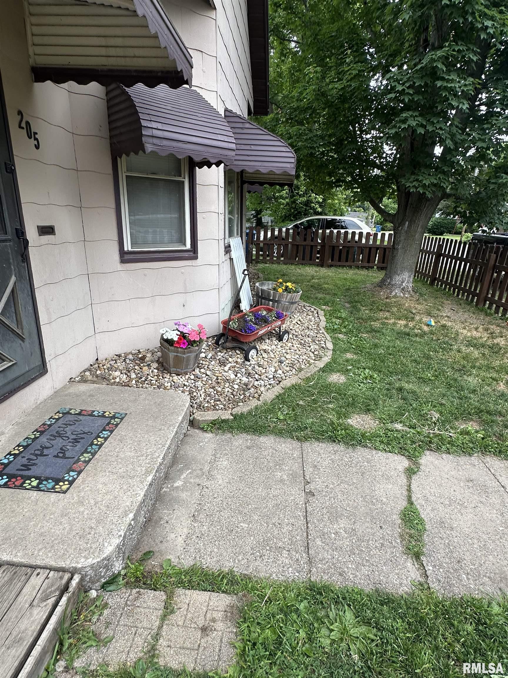 205 N Election Street, Benton, Illinois image 18