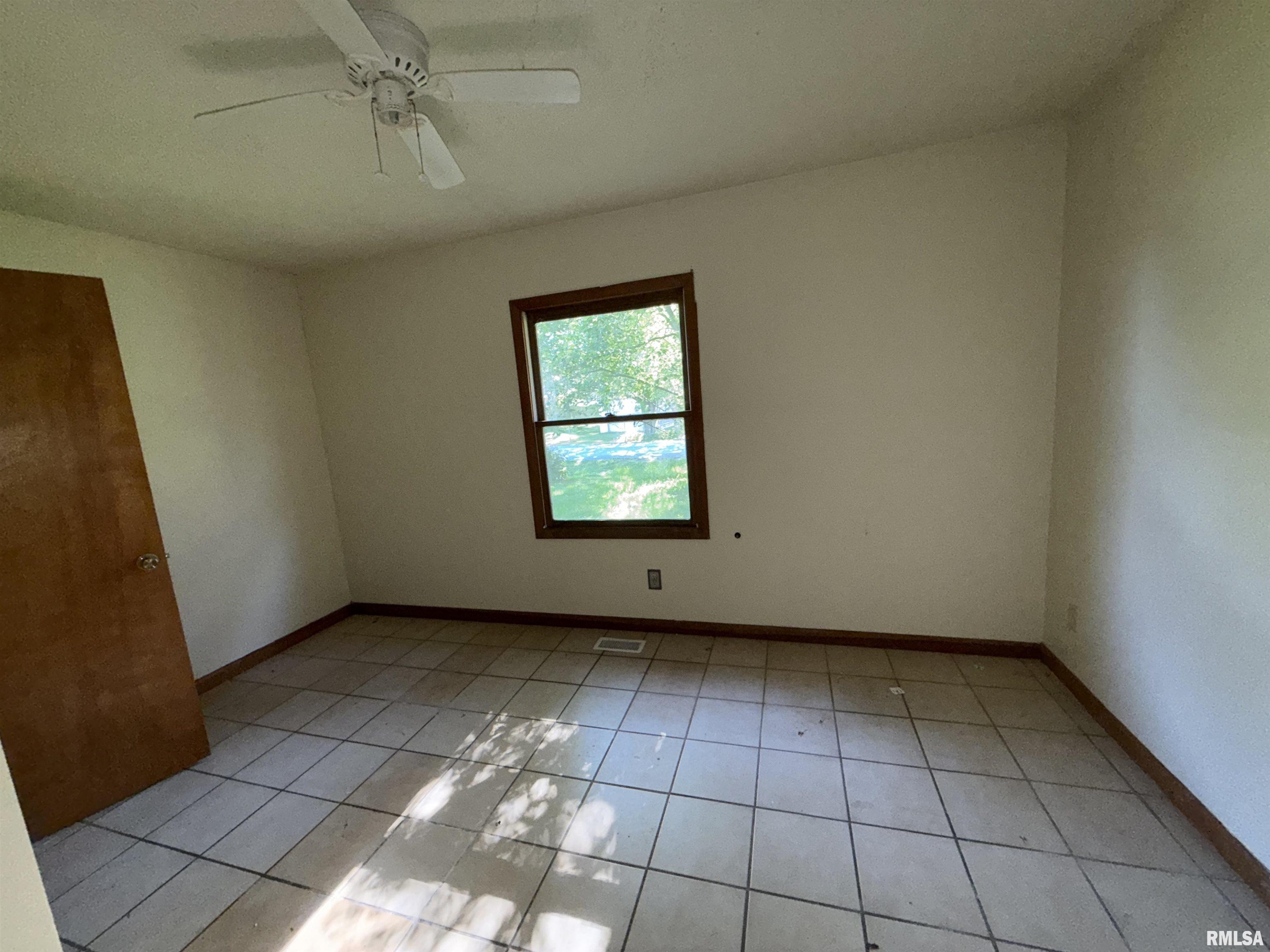 102 Stable Drive, Carterville, Illinois image 16