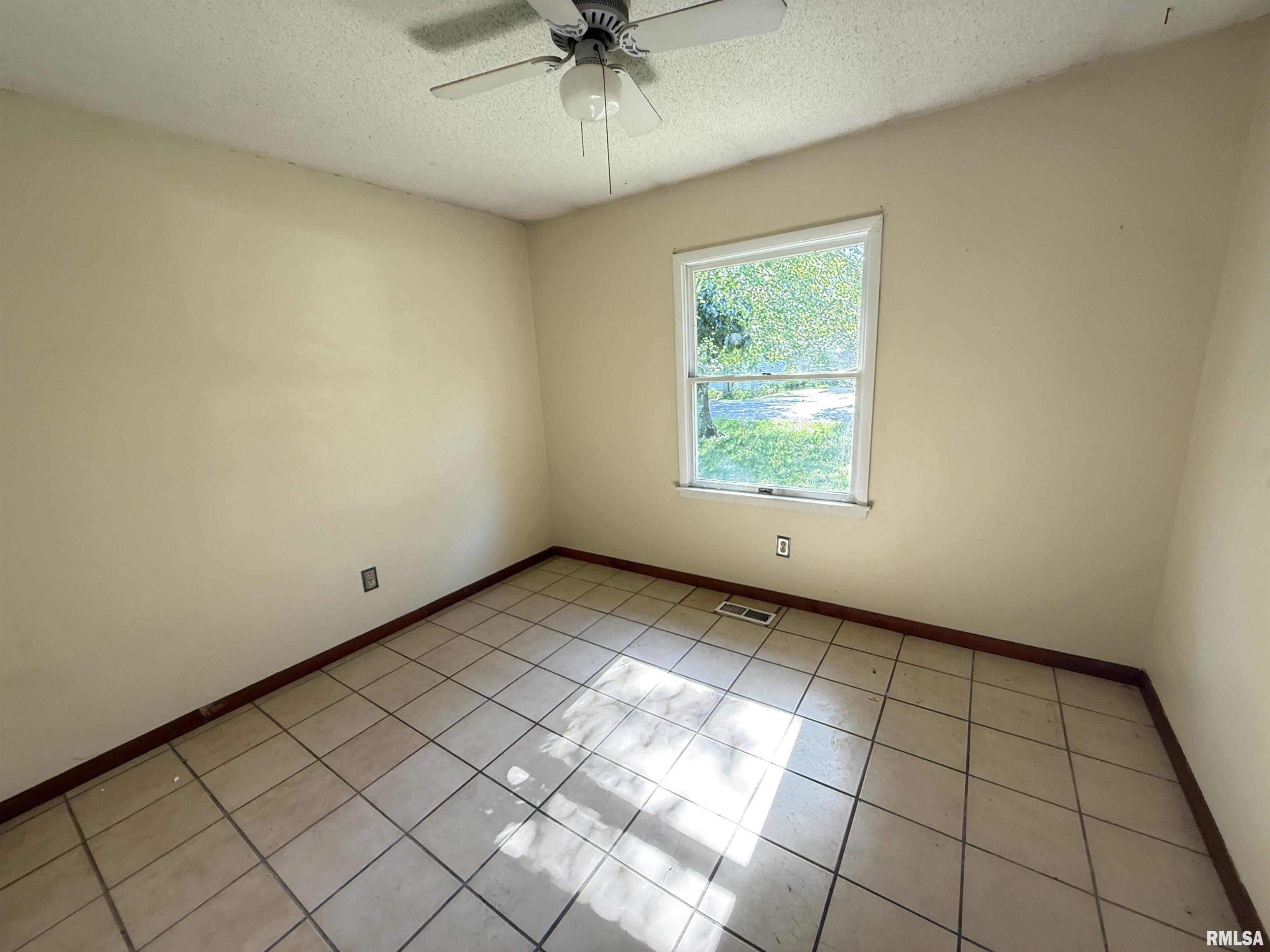 102 Stable Drive, Carterville, Illinois image 15