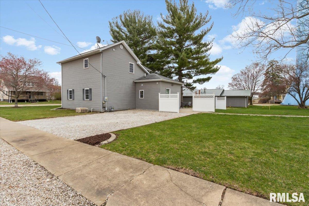 307 N Jefferson Street, Washburn, Illinois image 4