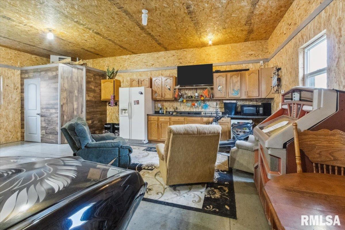 307 N Jefferson Street, Washburn, Illinois image 33