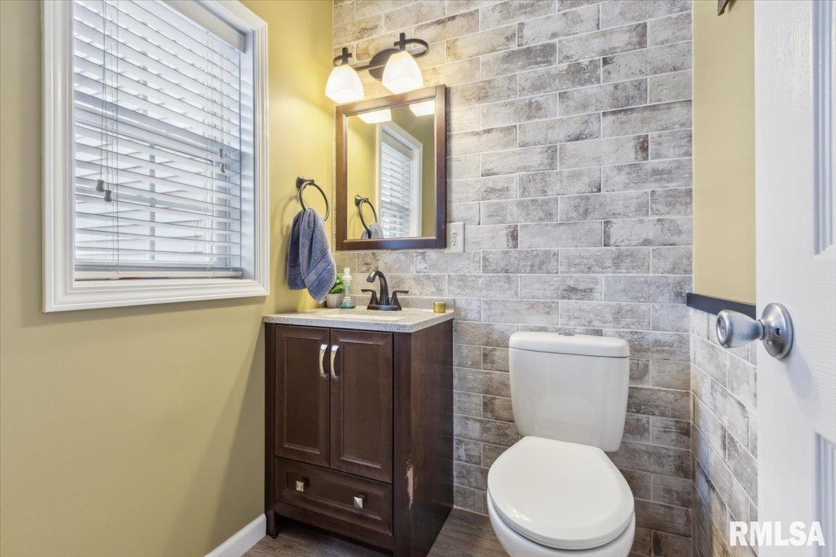 307 N Jefferson Street, Washburn, Illinois image 21