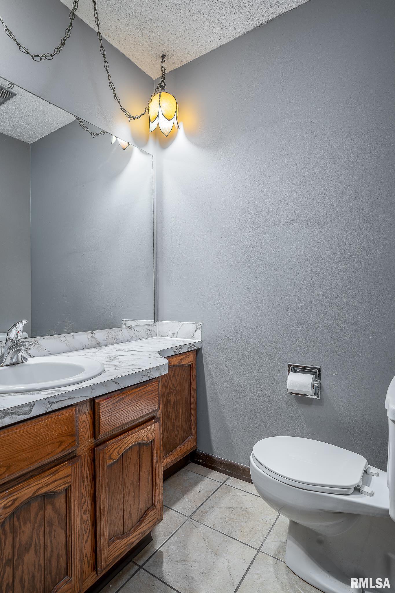 1165 Utica Ridge Court, Bettendorf, Iowa image 4