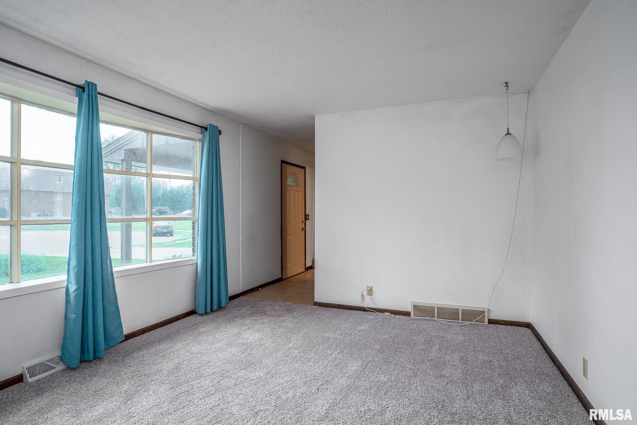 1165 Utica Ridge Court, Bettendorf, Iowa image 5