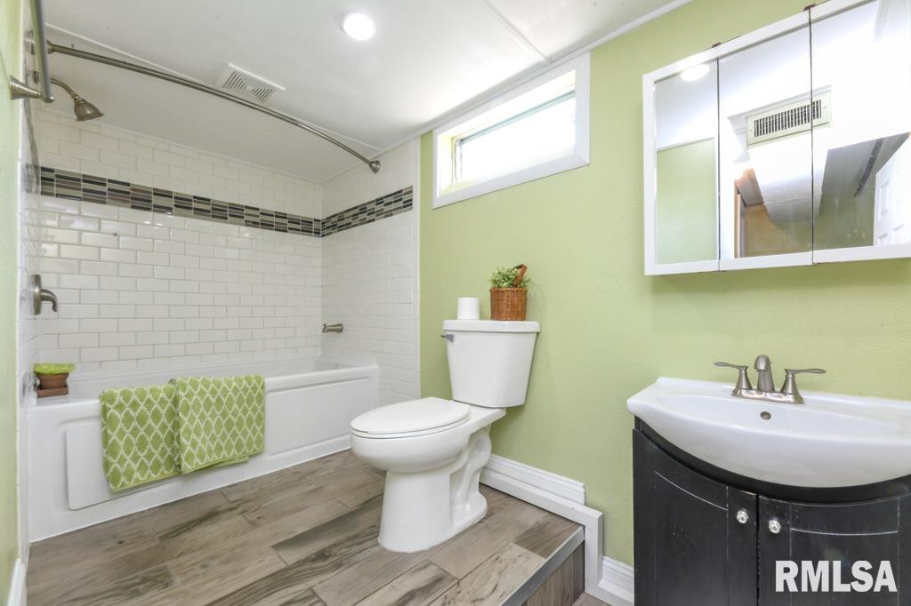 8810 S Coats Road, Glasford, Illinois image 34