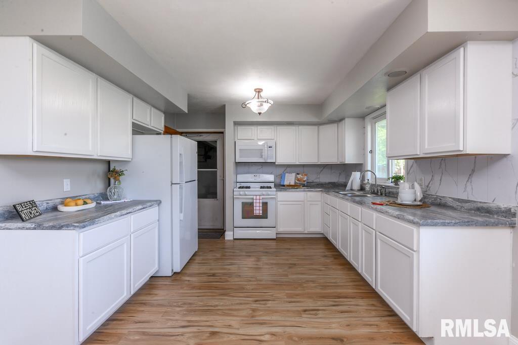 8810 S Coats Road, Glasford, Illinois image 12