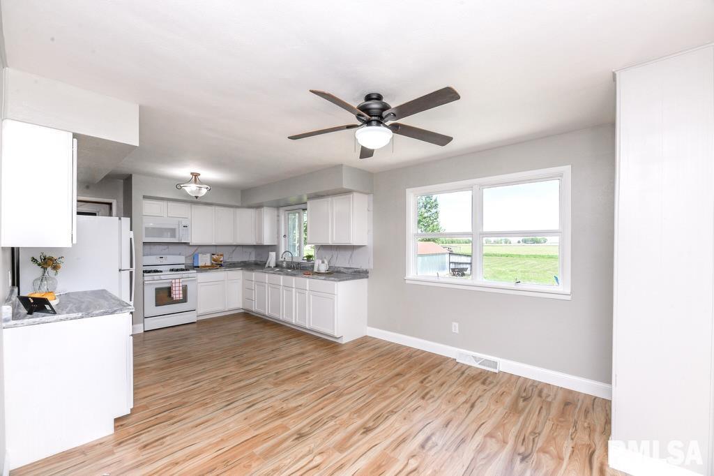8810 S Coats Road, Glasford, Illinois image 11