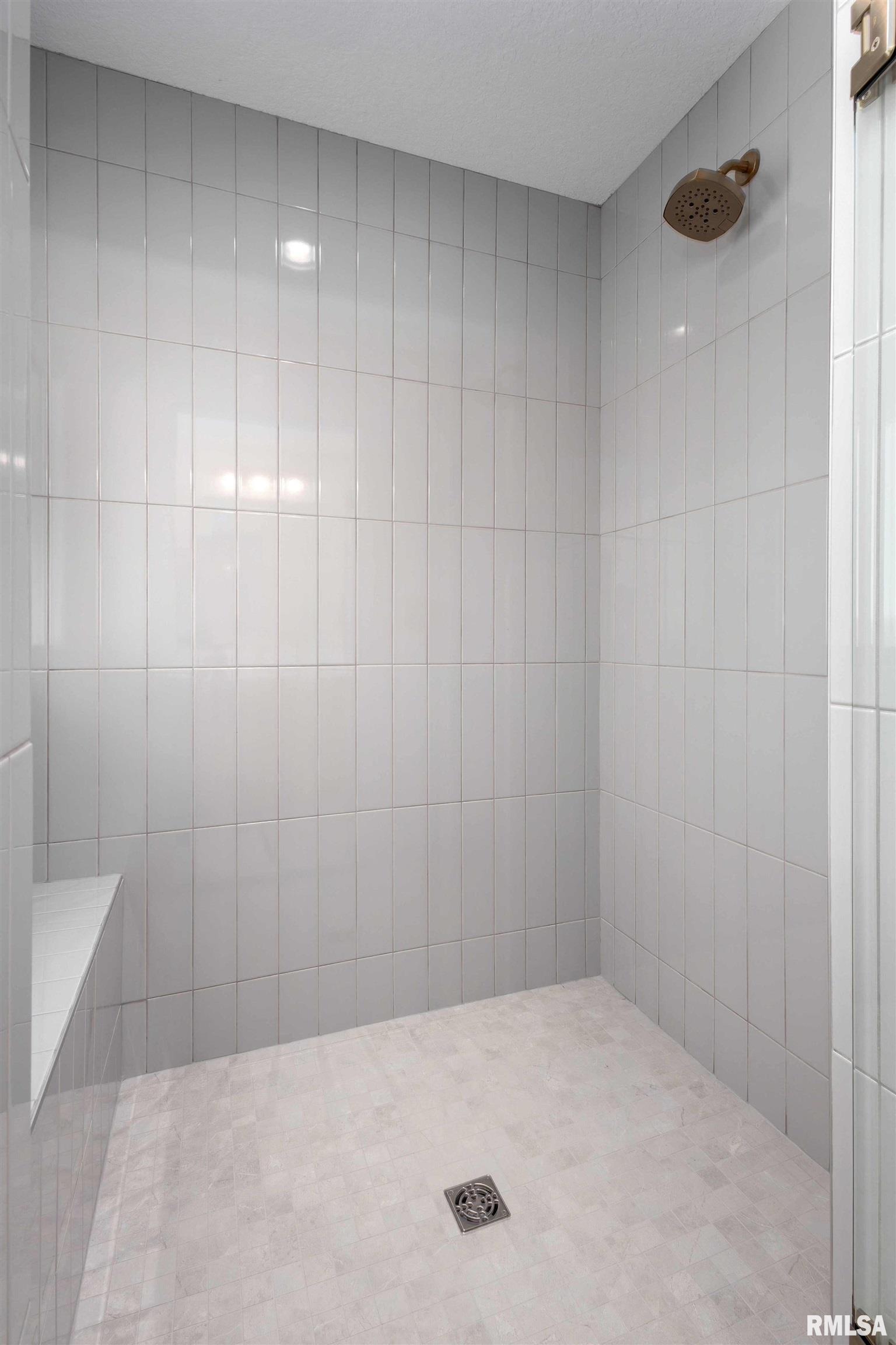 6830 Wilderness Pointe, Bettendorf, Iowa image 36