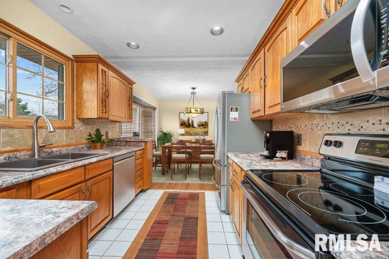 634 Suncrest Drive, Sherrard, Illinois image 2