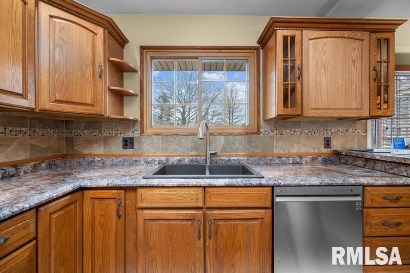 634 Suncrest Drive, Sherrard, Illinois image 5