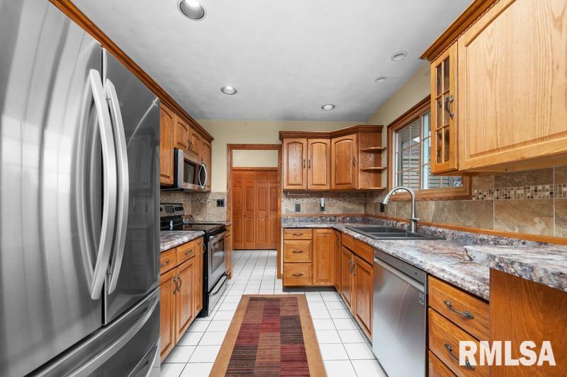 634 Suncrest Drive, Sherrard, Illinois image 3