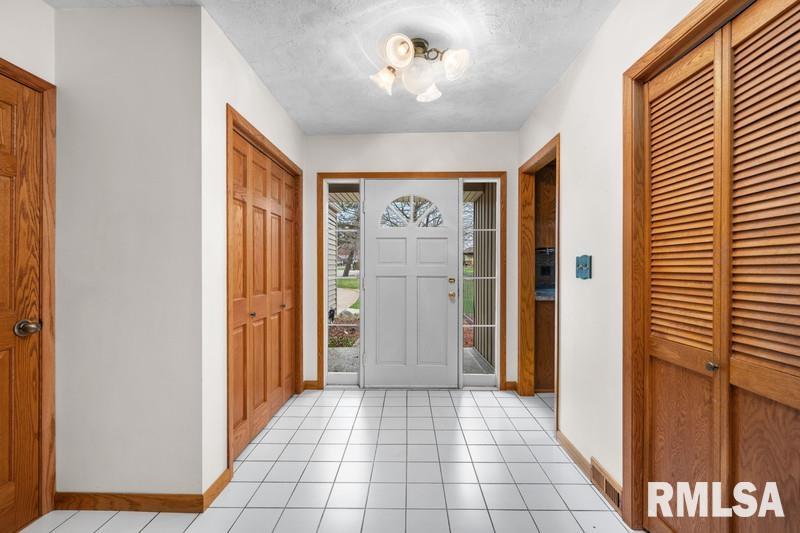 634 Suncrest Drive, Sherrard, Illinois image 12