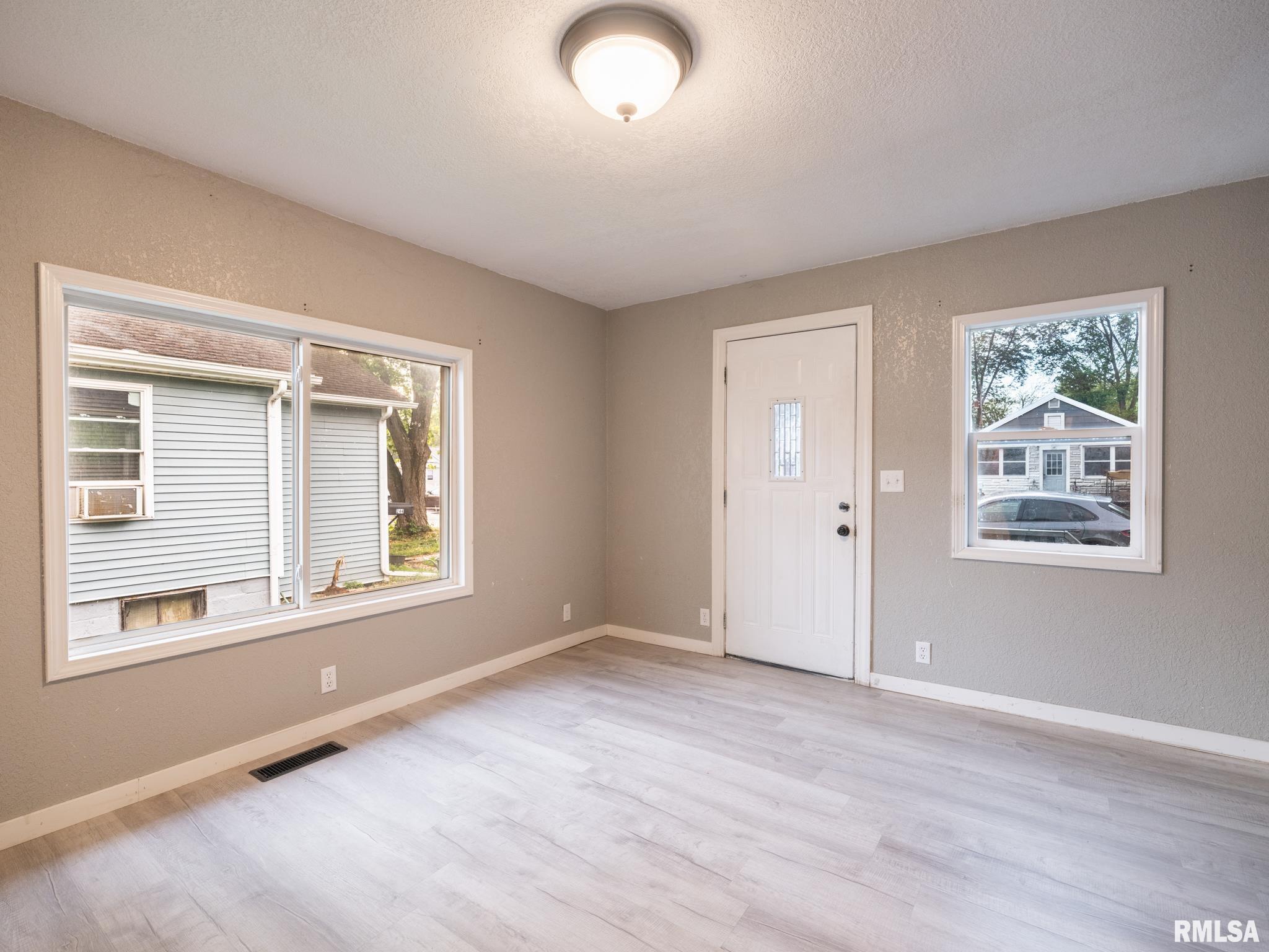 246 & 246 1/2 Herget Street, Pekin, Illinois image 12