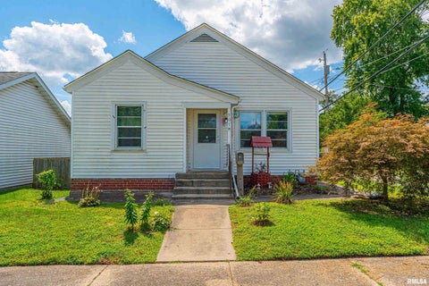 Homes For Sale - 907 Davenport Street<br/> Lincoln, IL 62656