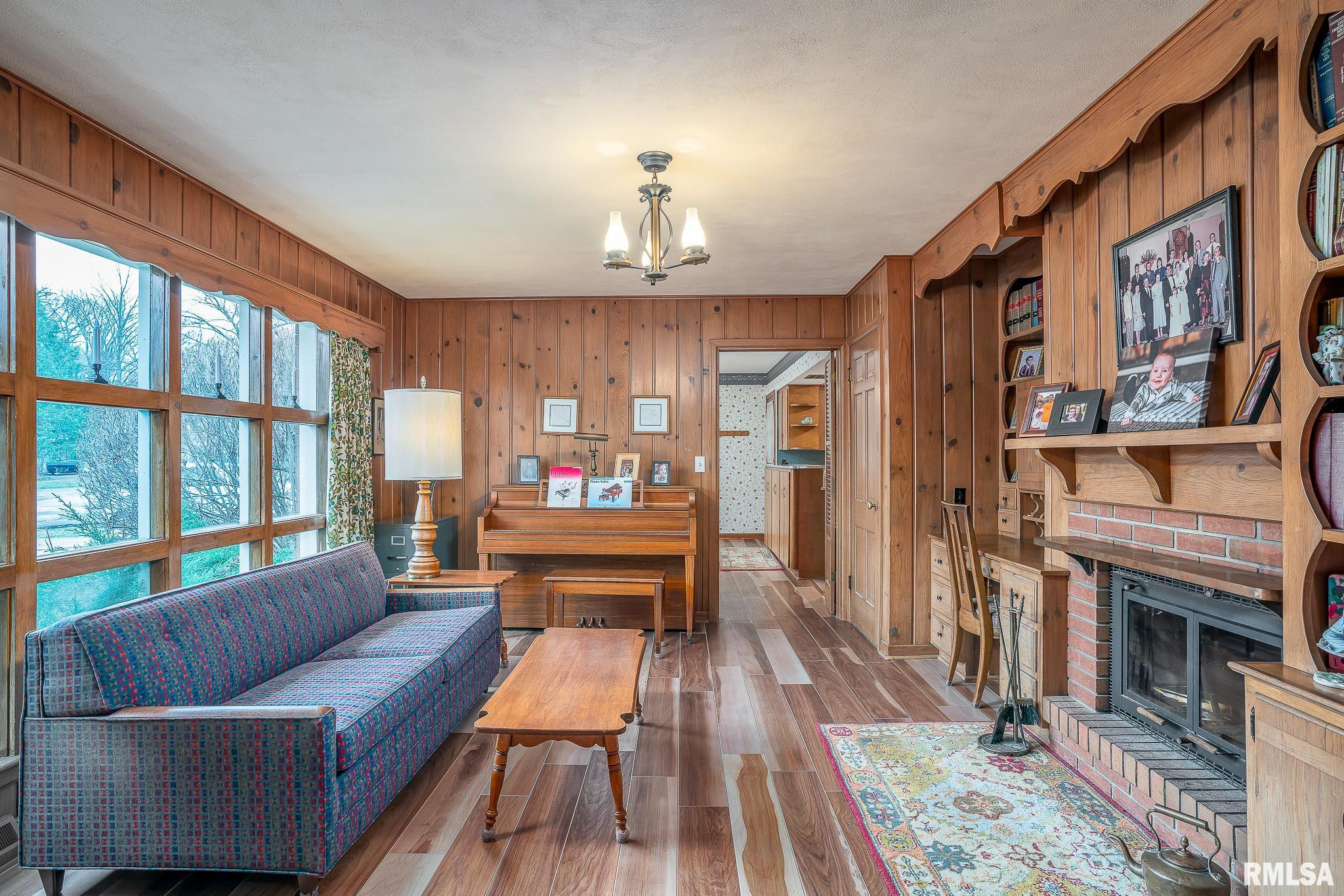 44 Woodley Road, Rock Island, Illinois image 5