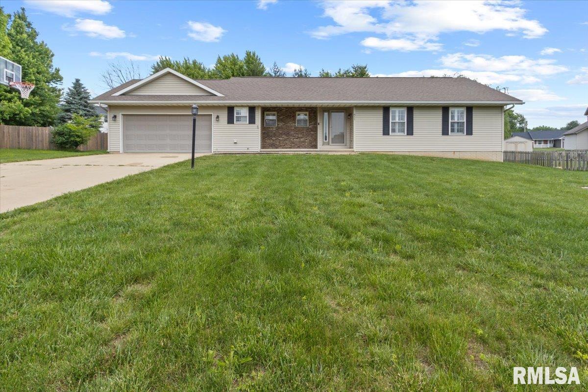 611 Bittersweet Avenue, Germantown Hills, Illinois image 1