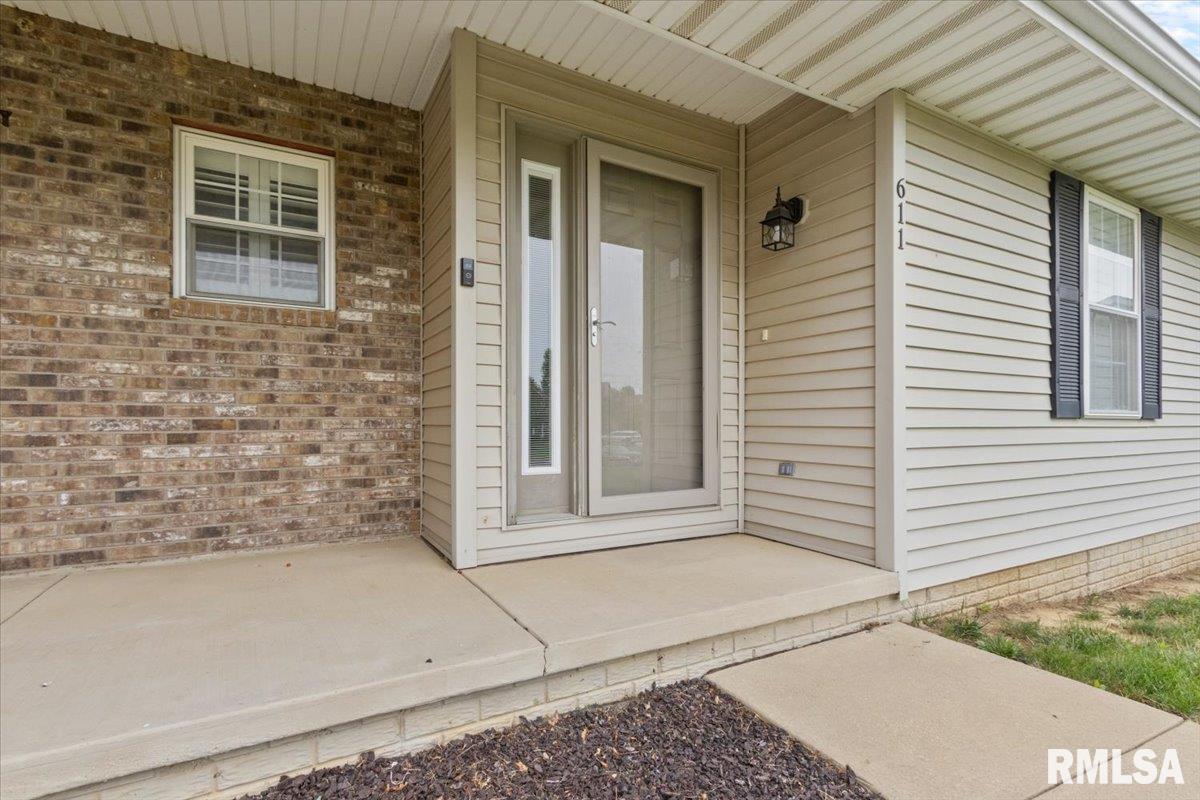 611 Bittersweet Avenue, Germantown Hills, Illinois image 5