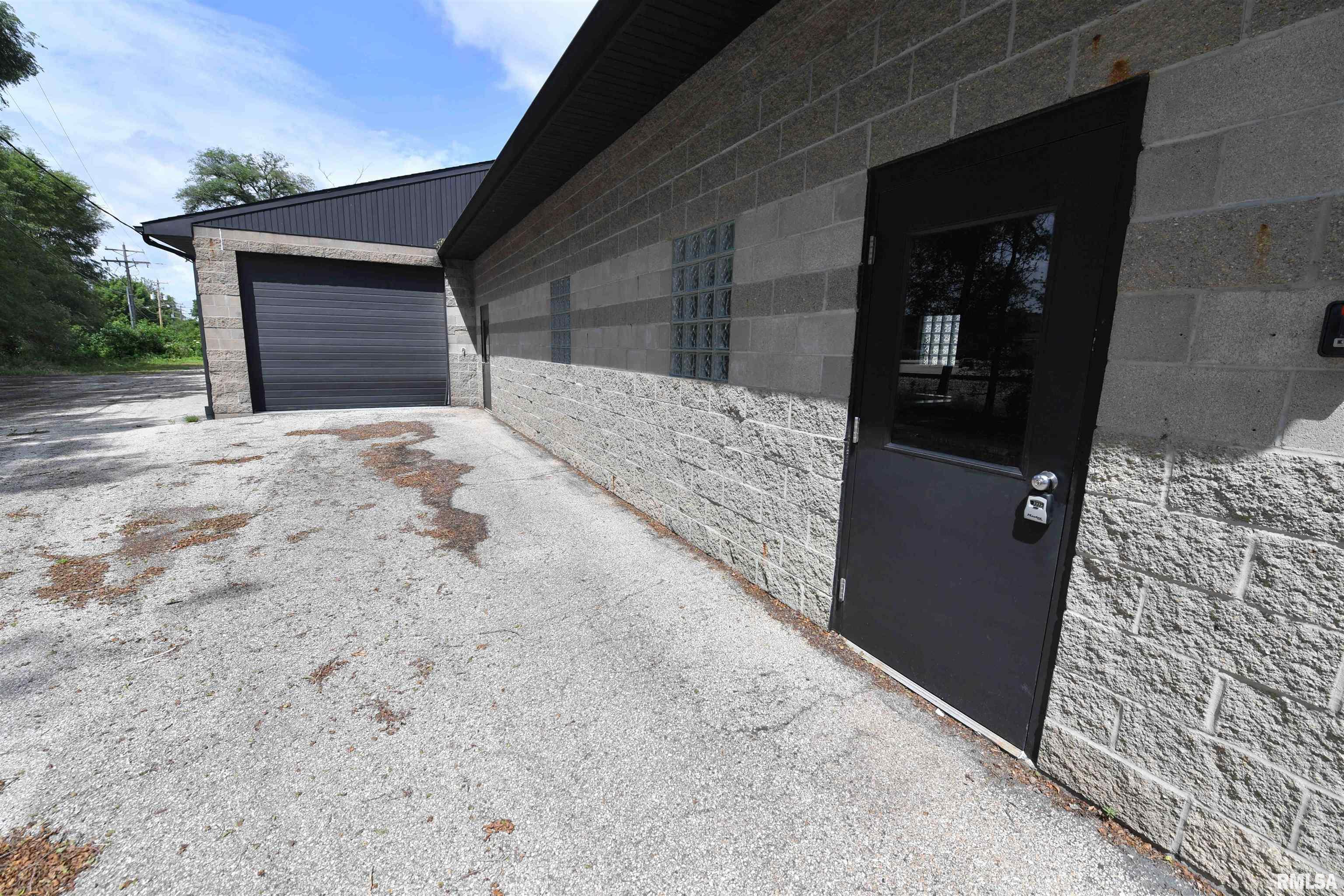 Photo 1 of 63 — 129 WRIGHT Lane, East Peoria, IL 61611