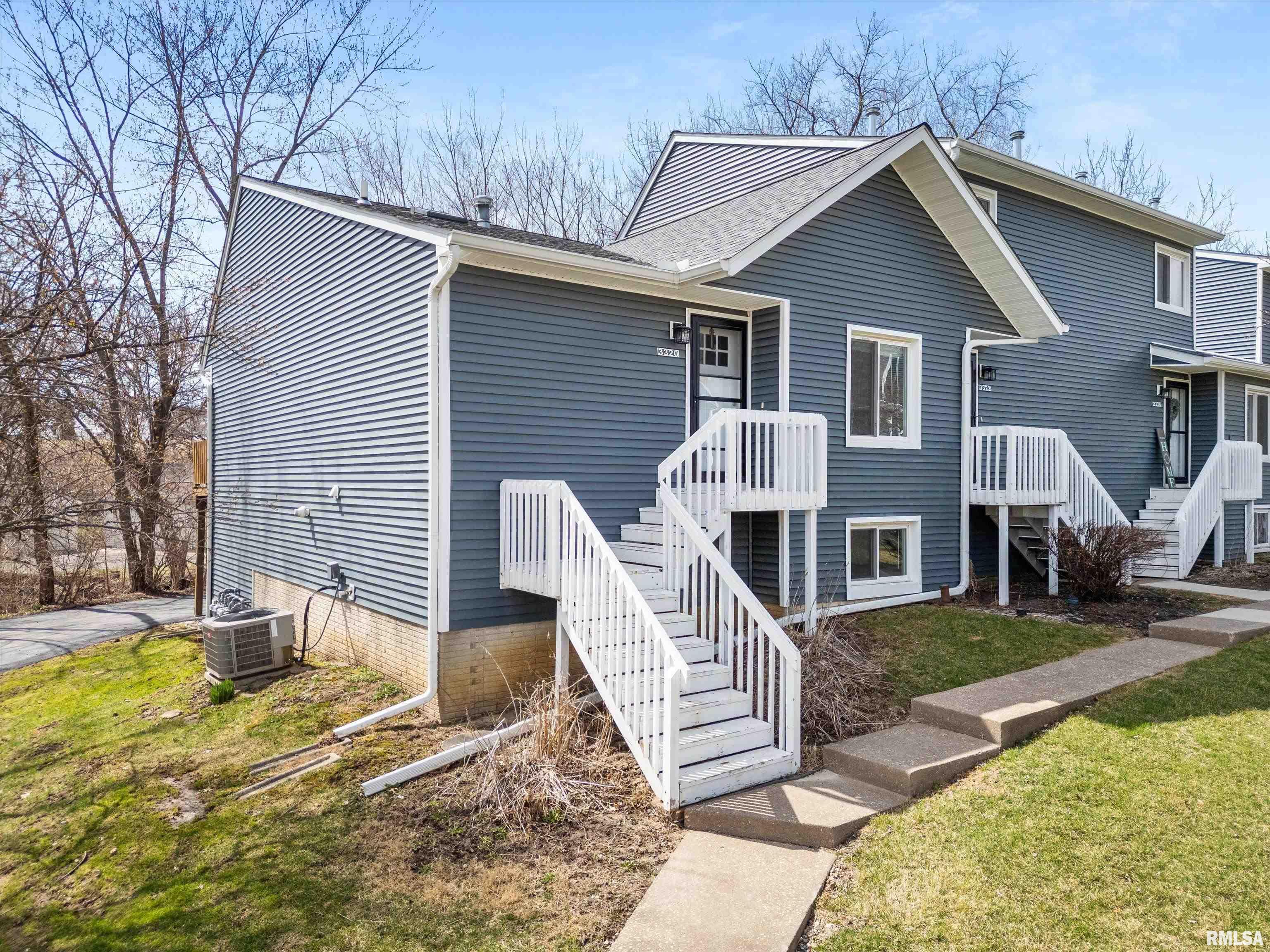 3320 N Willow Court, Bettendorf, Iowa image 2