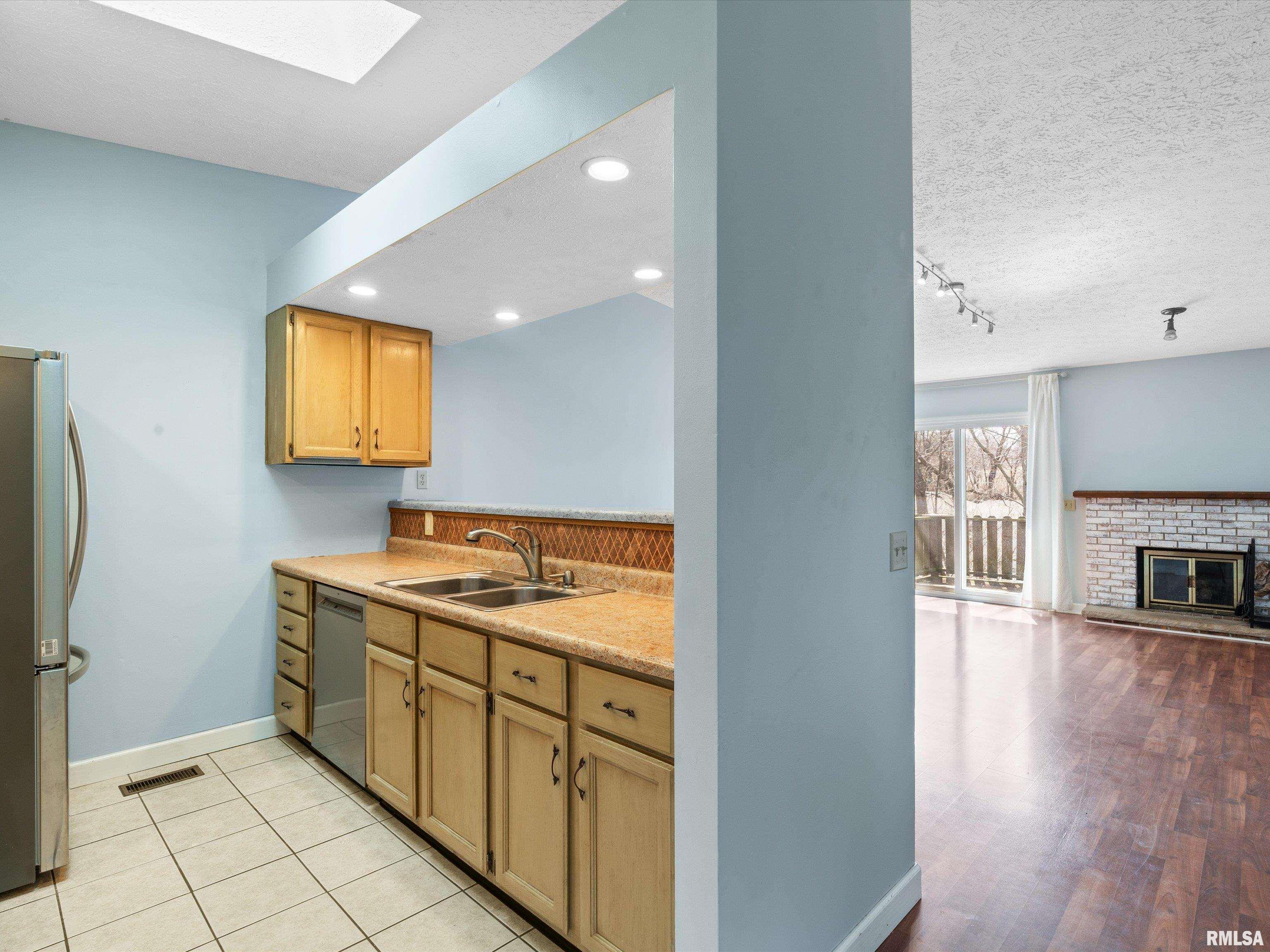 3320 N Willow Court, Bettendorf, Iowa image 15