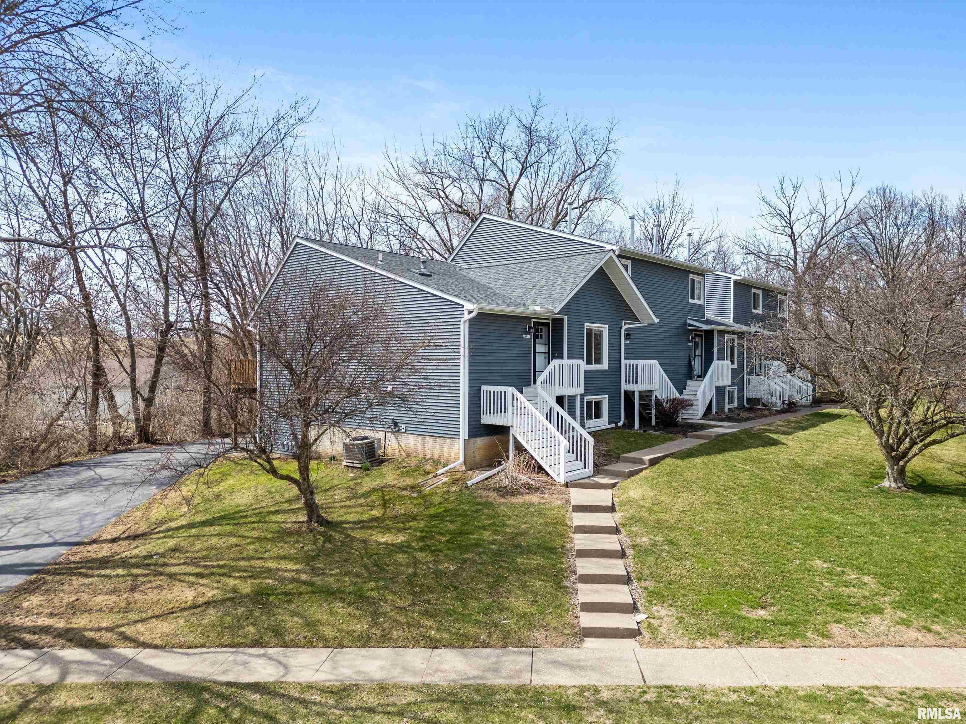 3320 N Willow Court, Bettendorf, Iowa image 3