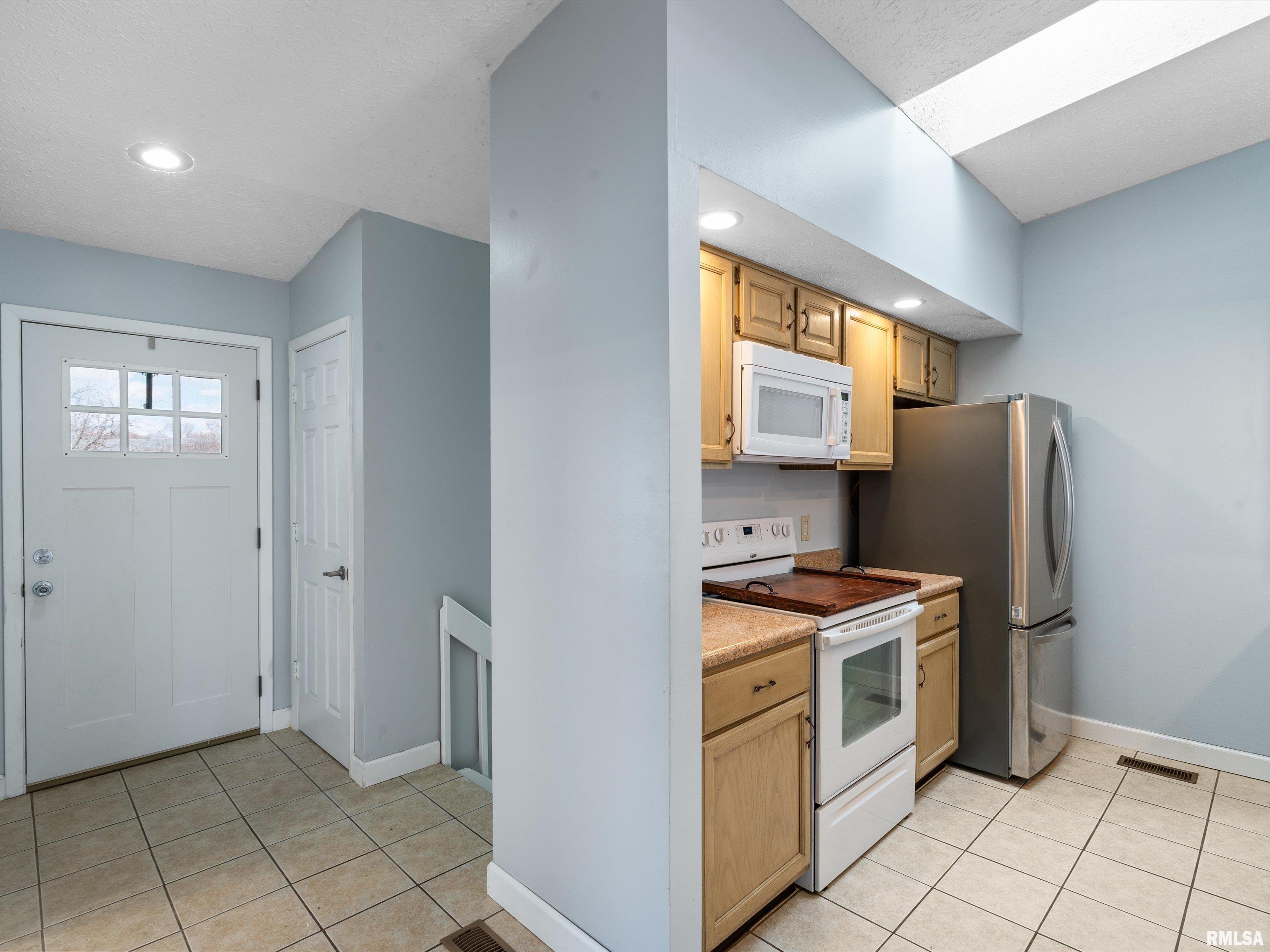 3320 N Willow Court, Bettendorf, Iowa image 19