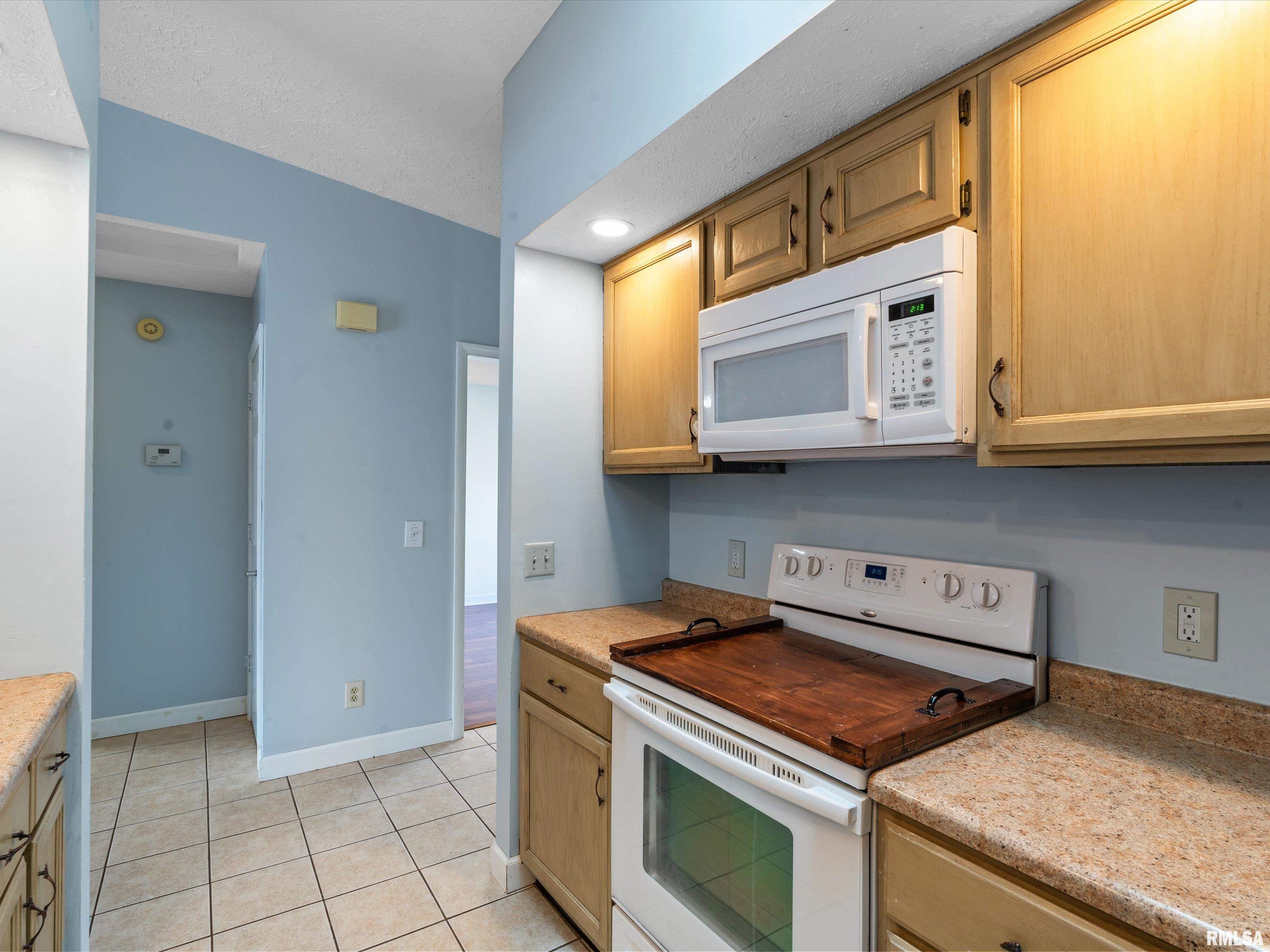3320 N Willow Court, Bettendorf, Iowa image 18