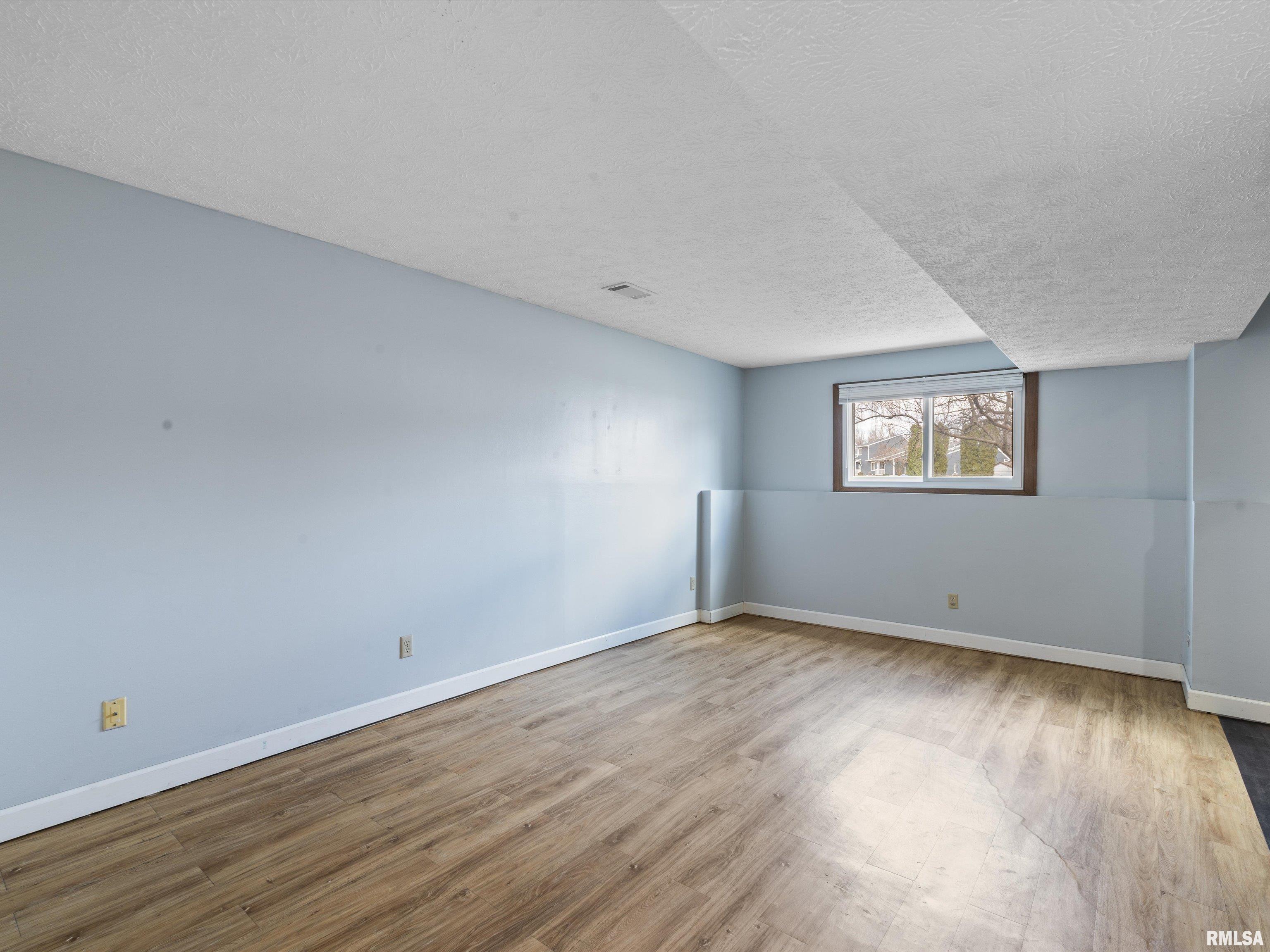 3320 N Willow Court, Bettendorf, Iowa image 29