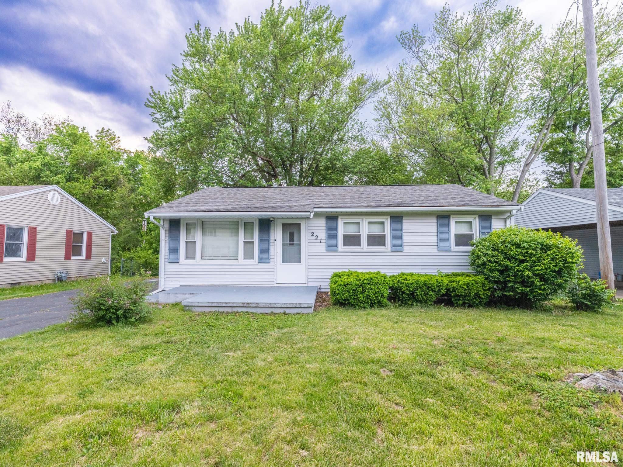 221 Oakdale Avenue, Pekin, Illinois image 1