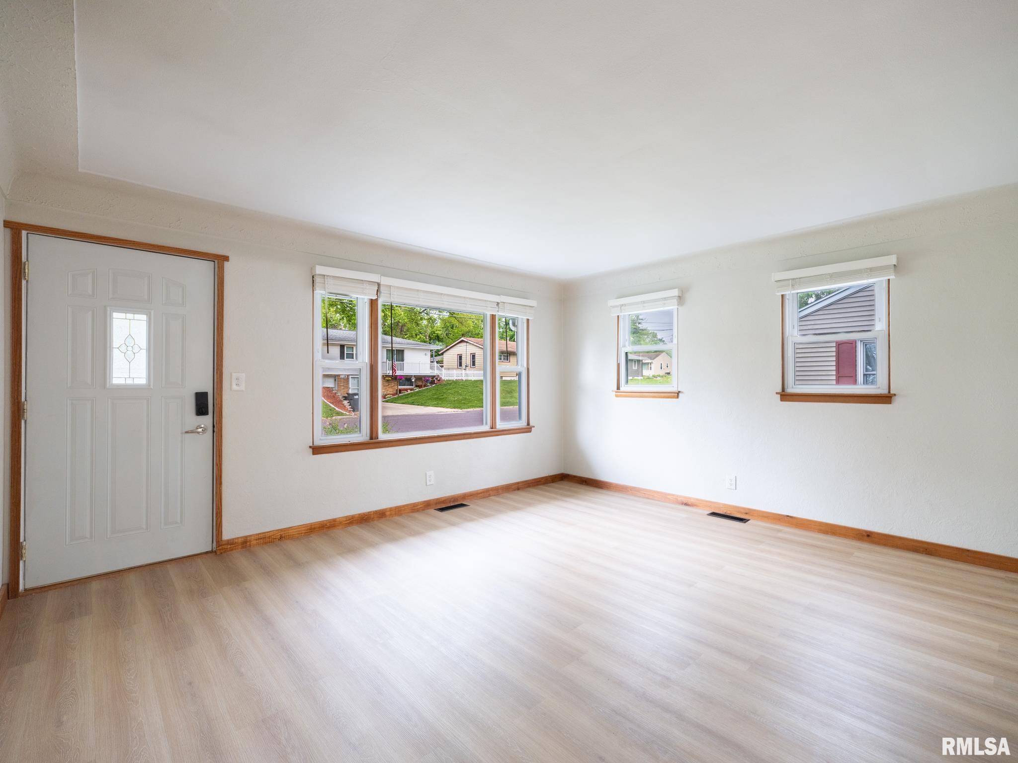 221 Oakdale Avenue, Pekin, Illinois image 15
