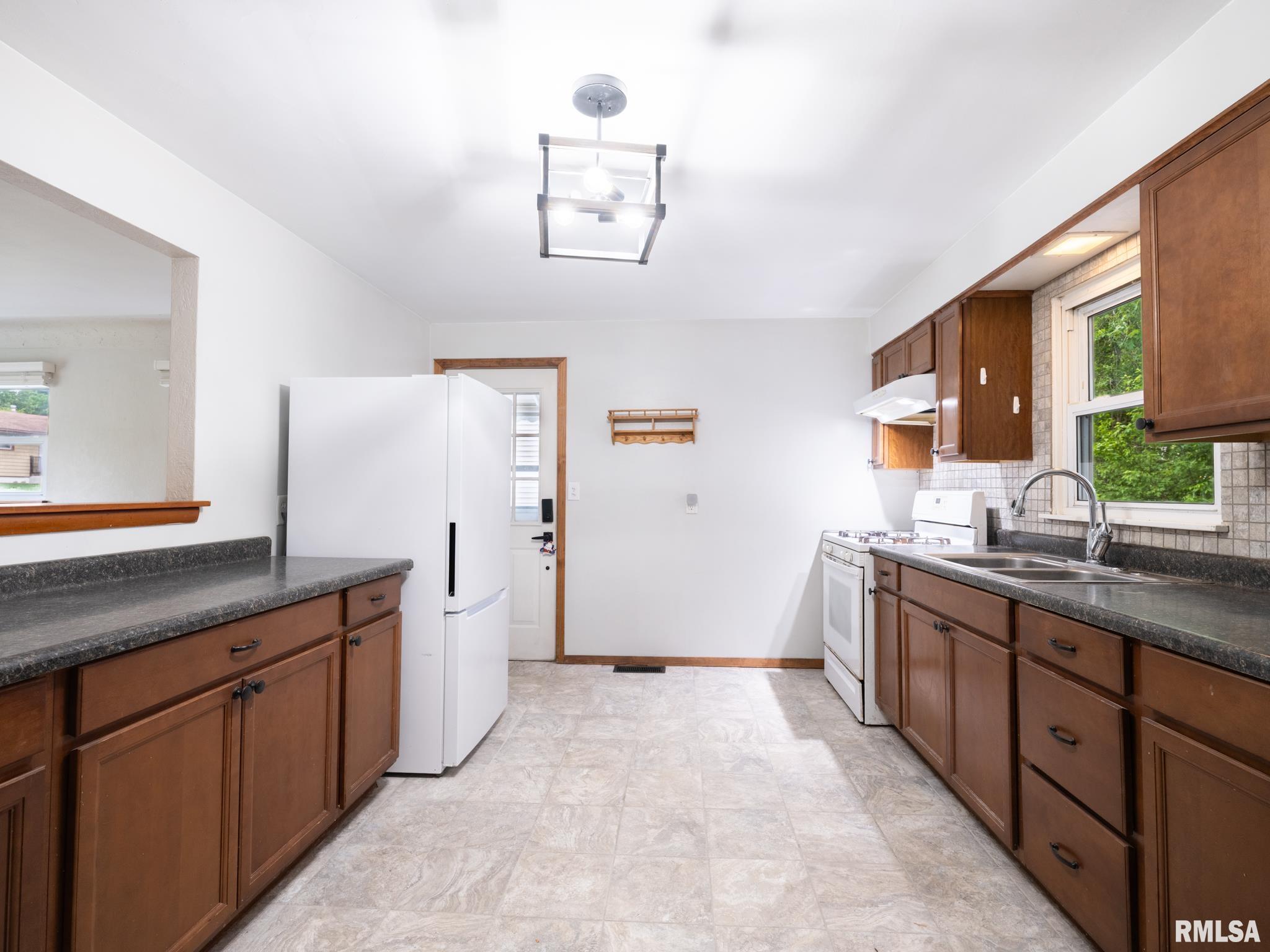221 Oakdale Avenue, Pekin, Illinois image 23