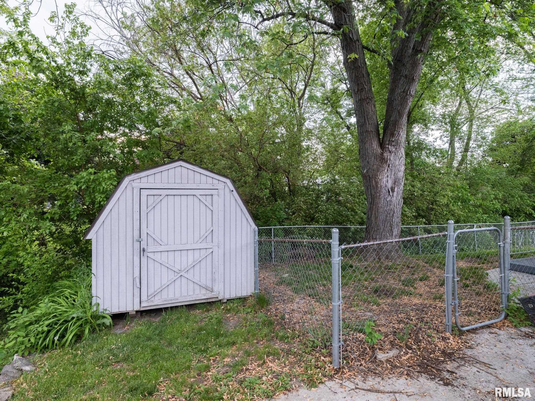 221 Oakdale Avenue, Pekin, Illinois image 4