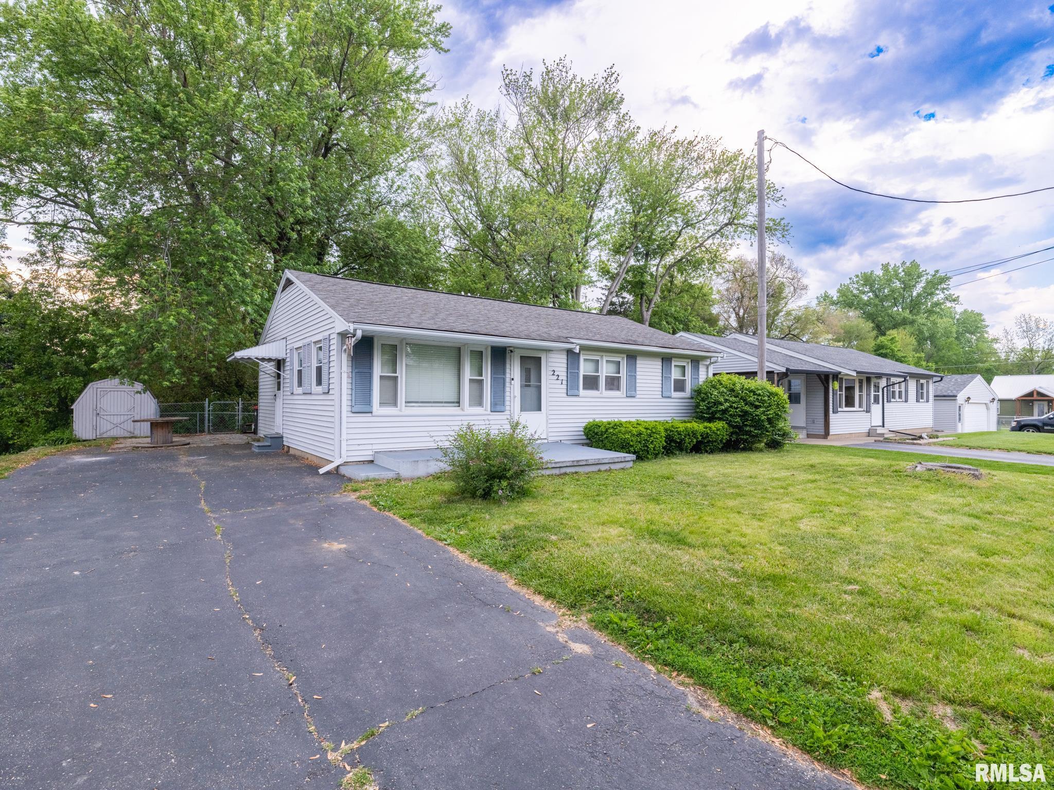 221 Oakdale Avenue, Pekin, Illinois image 2