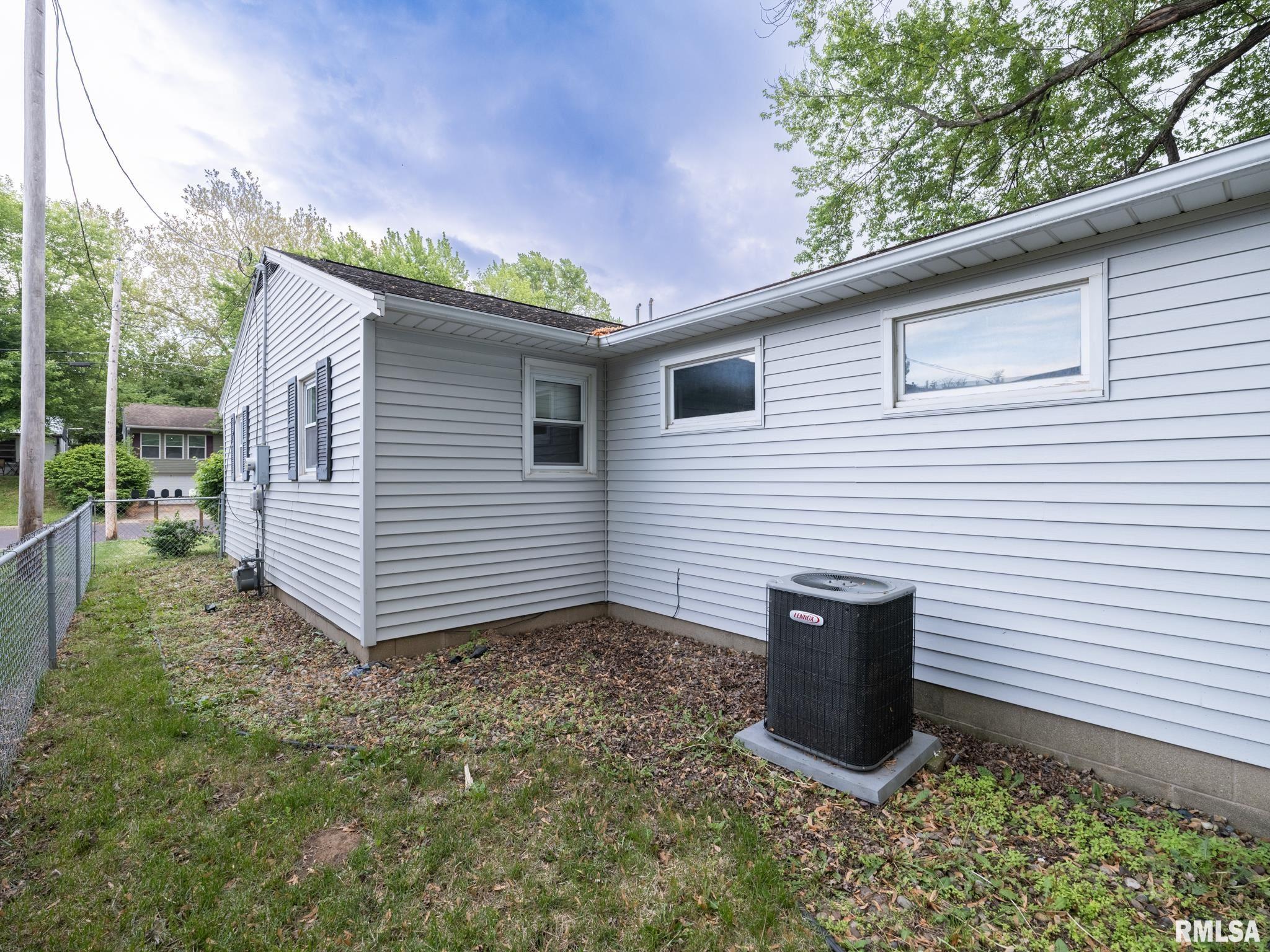 221 Oakdale Avenue, Pekin, Illinois image 13