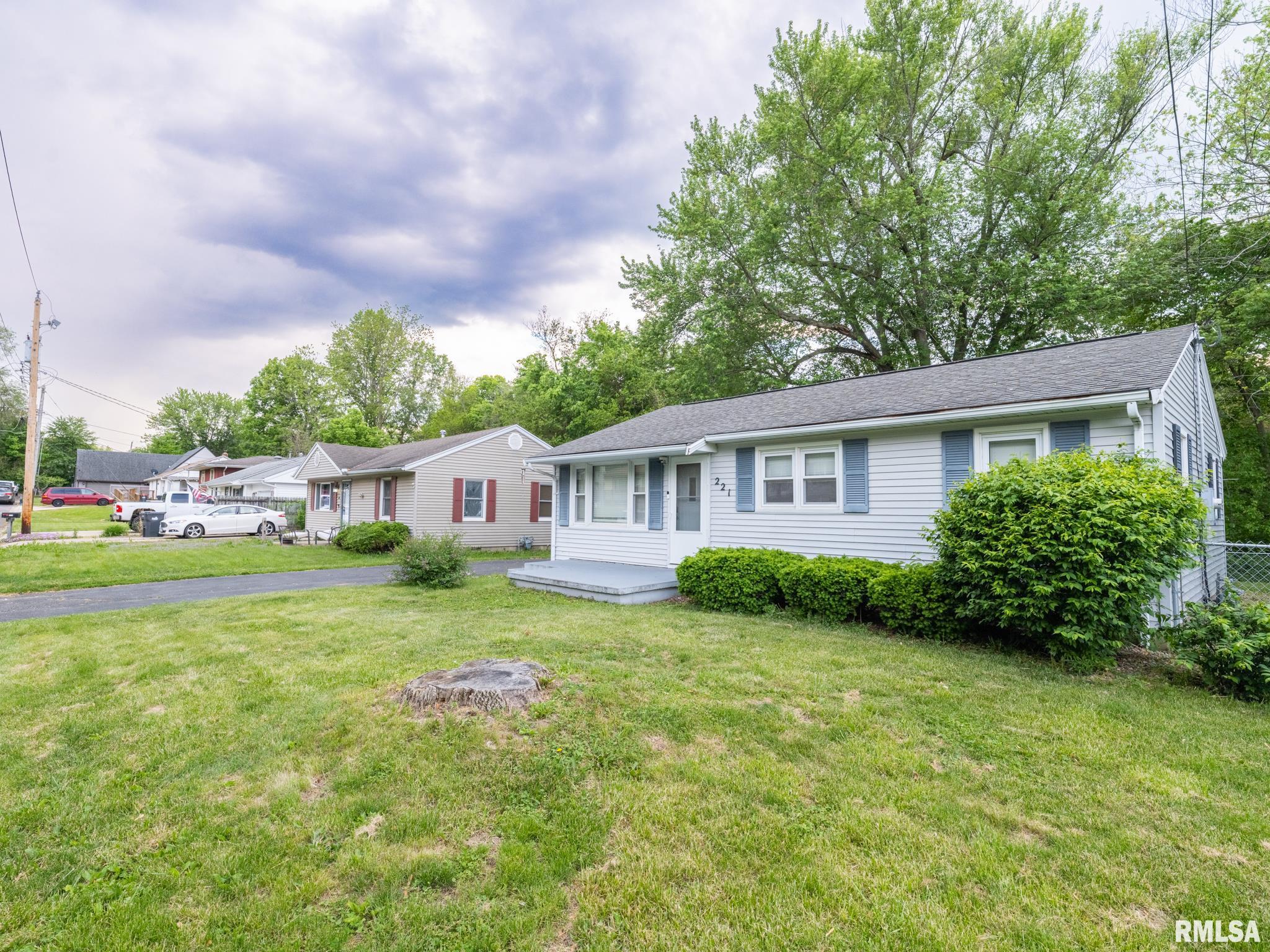 221 Oakdale Avenue, Pekin, Illinois image 3