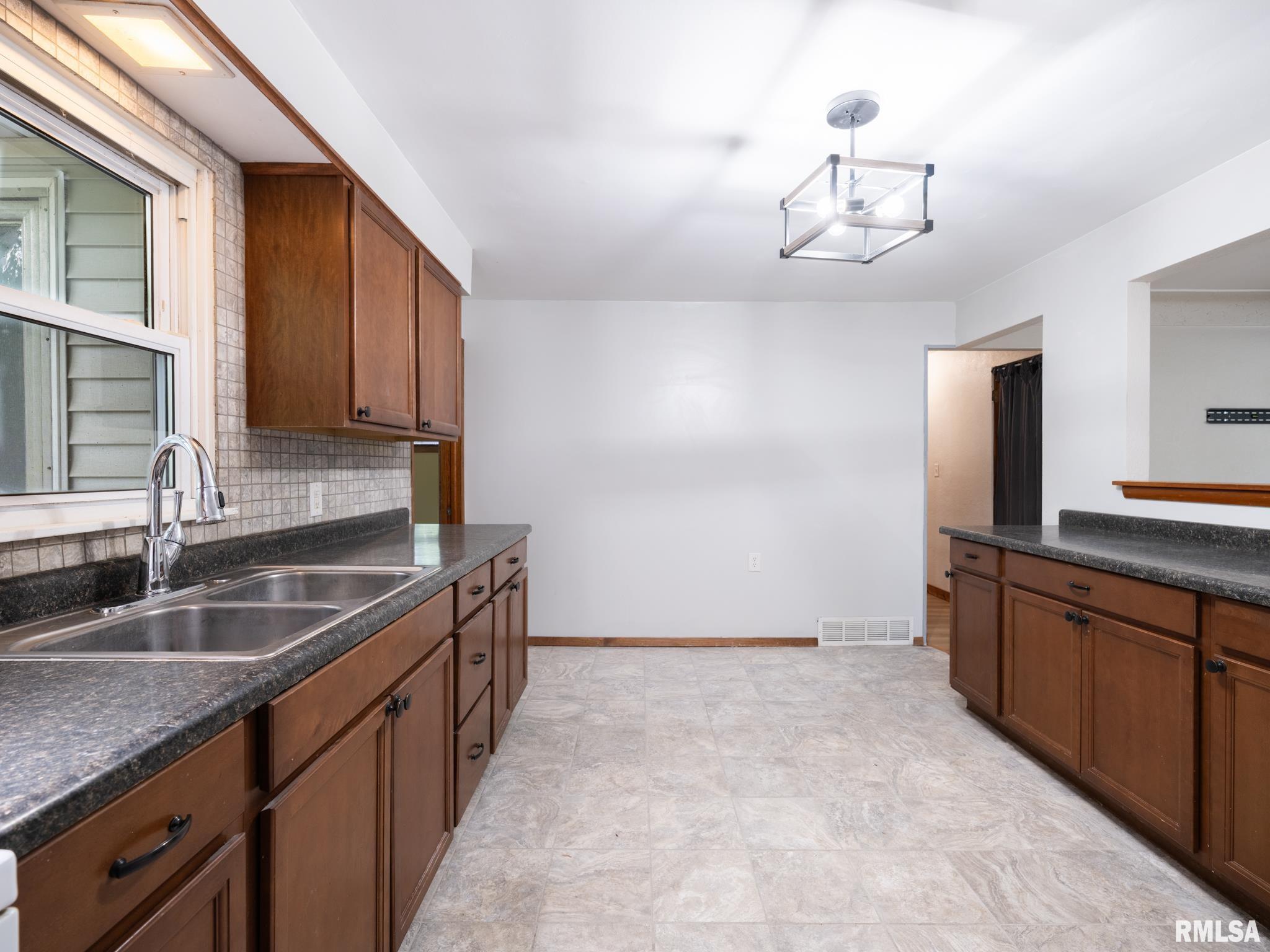 221 Oakdale Avenue, Pekin, Illinois image 26