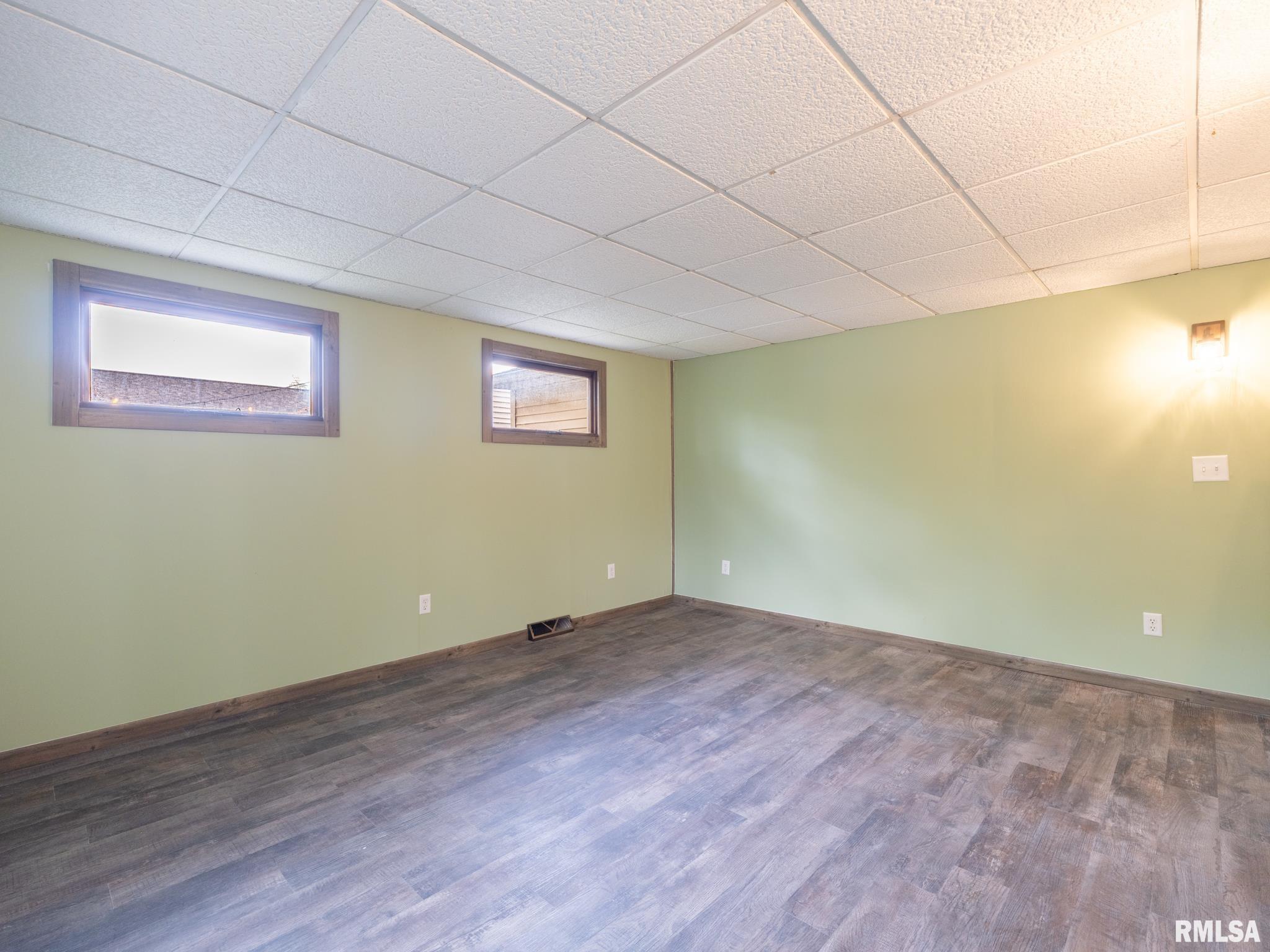 221 Oakdale Avenue, Pekin, Illinois image 33