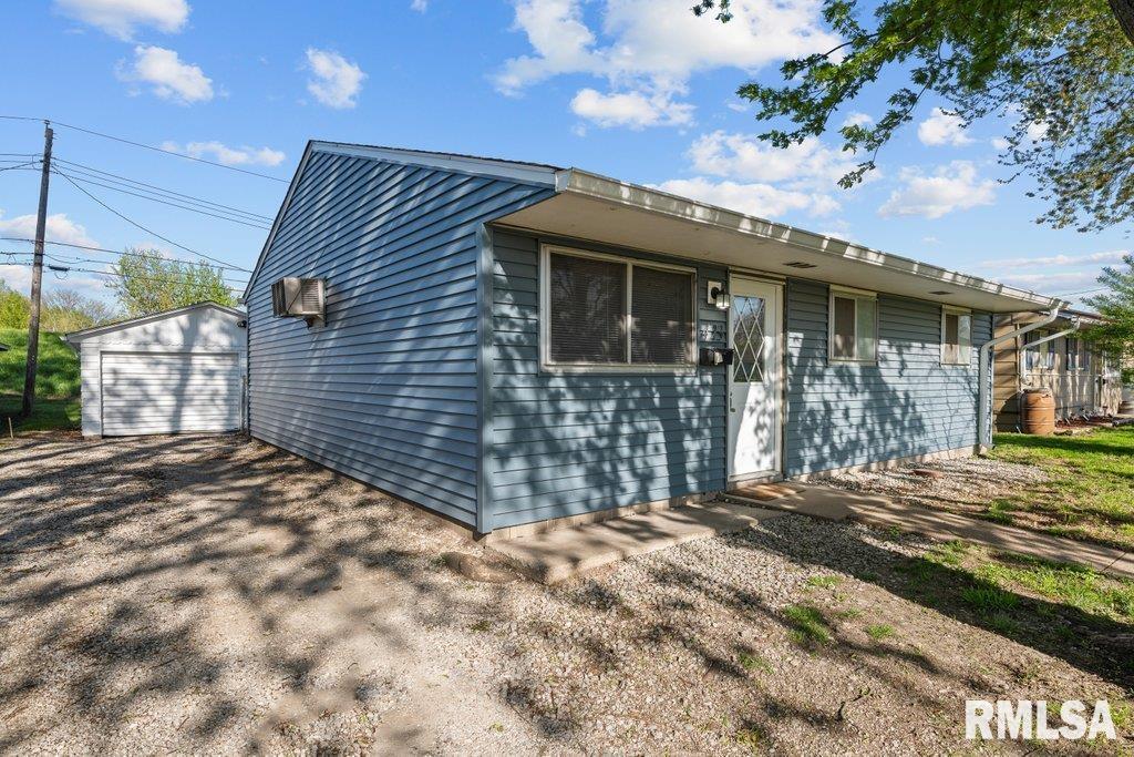 423 7th Street Court East, Milan, Illinois image 3
