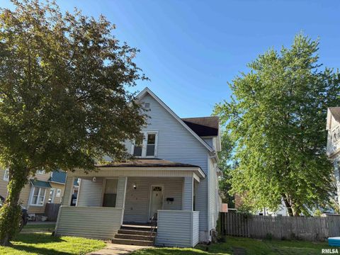 Photo of 210 E ADAMS Street, Taylorville, IL 62568 (MLS # CA1043394)