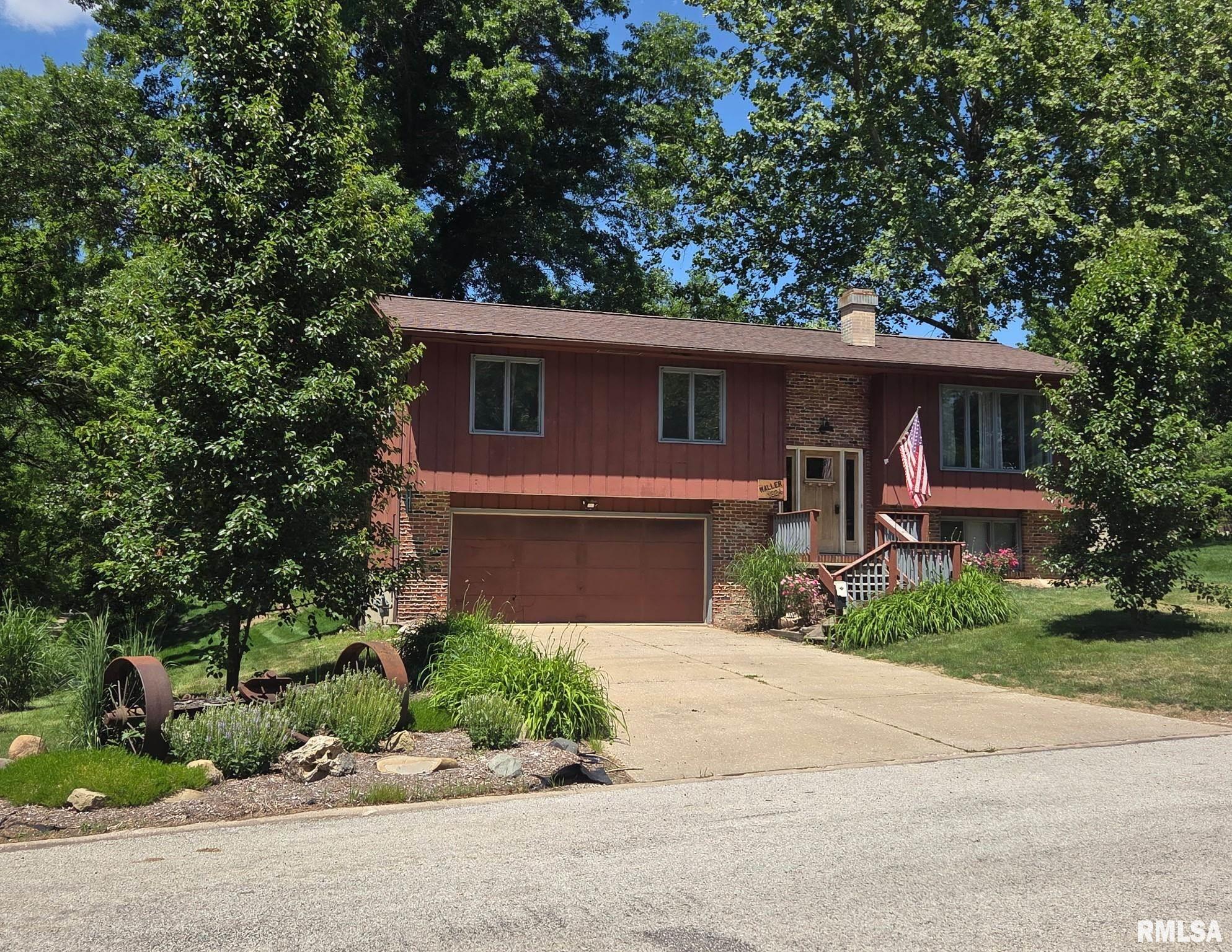 Photo 1 of 41 — 1824 RIVERVIEW Drive, Macomb, IL 61455