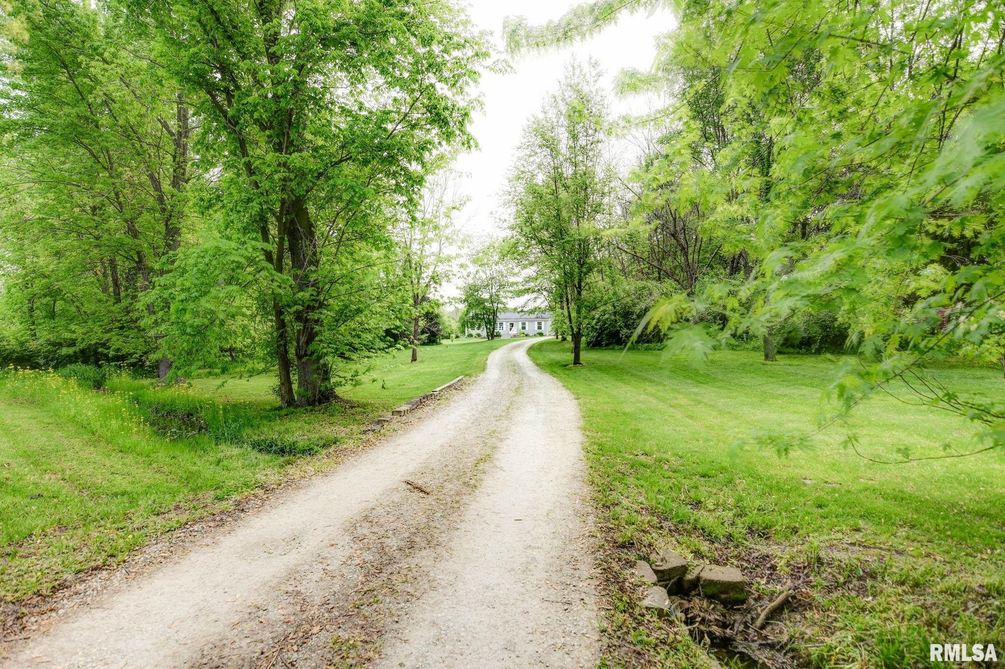 1756A N 2525 E Road, Moweaqua, Illinois image 2