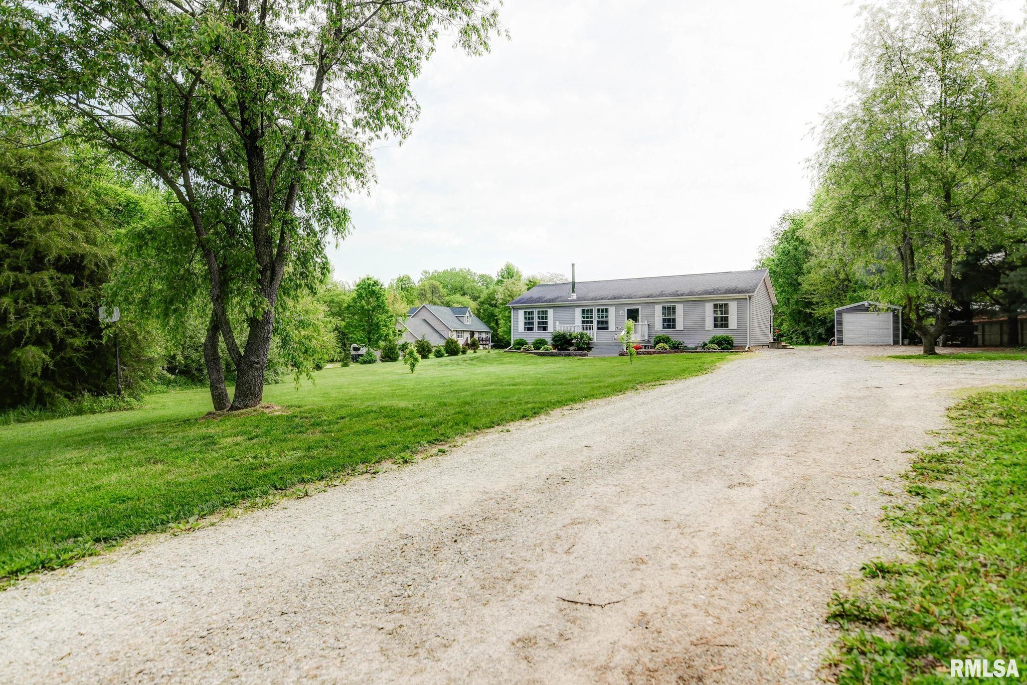 1756A N 2525 E Road, Moweaqua, Illinois image 3