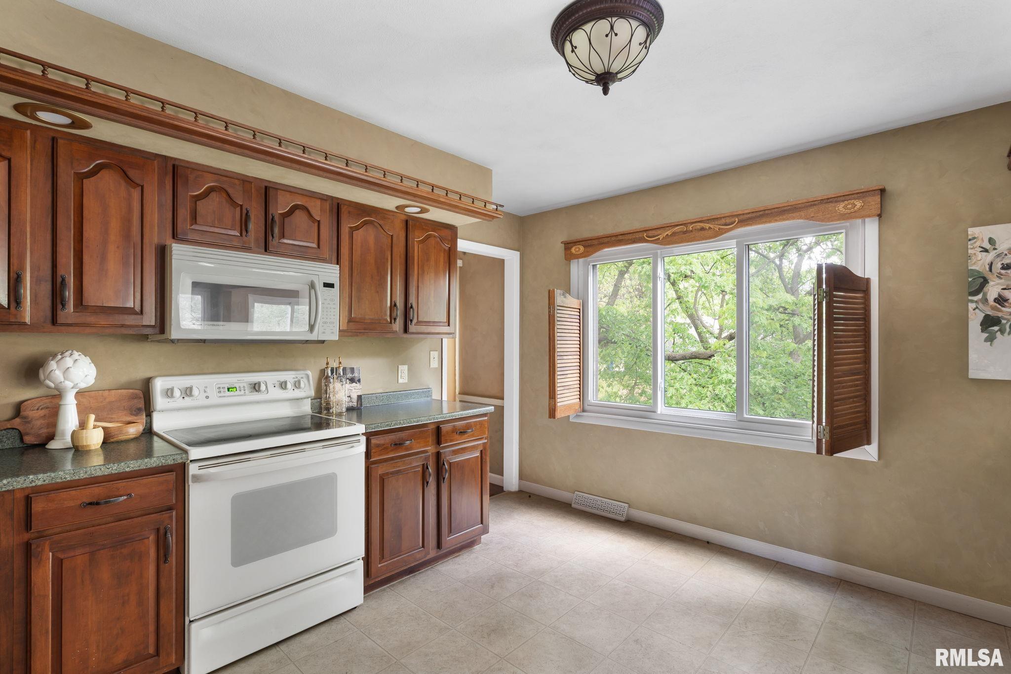 2906 27th Avenue A, Moline, Illinois image 5