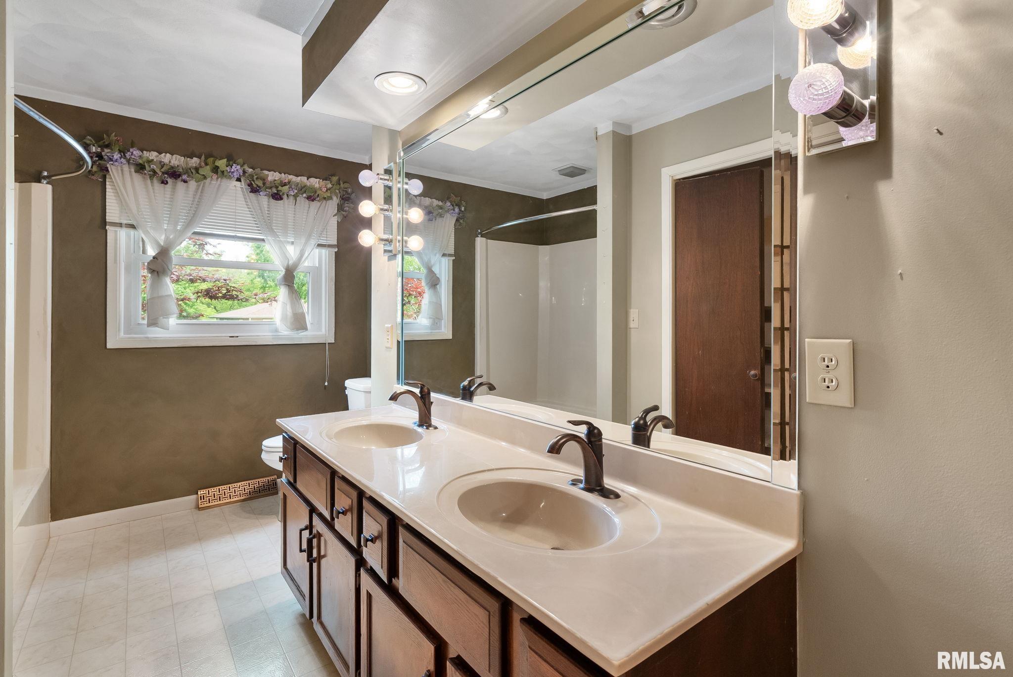 2906 27th Avenue A, Moline, Illinois image 20