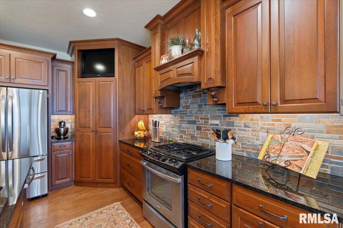 4954 Brookview Court, Bettendorf, Iowa image 27