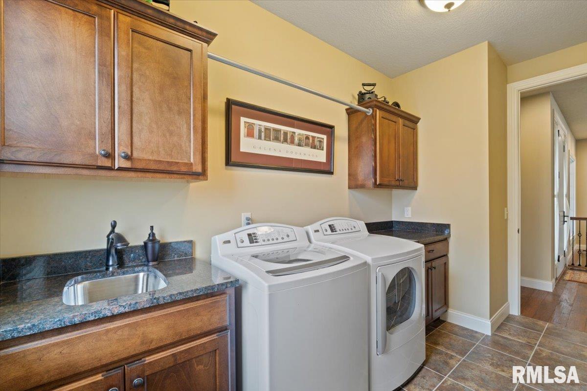 4954 Brookview Court, Bettendorf, Iowa image 48